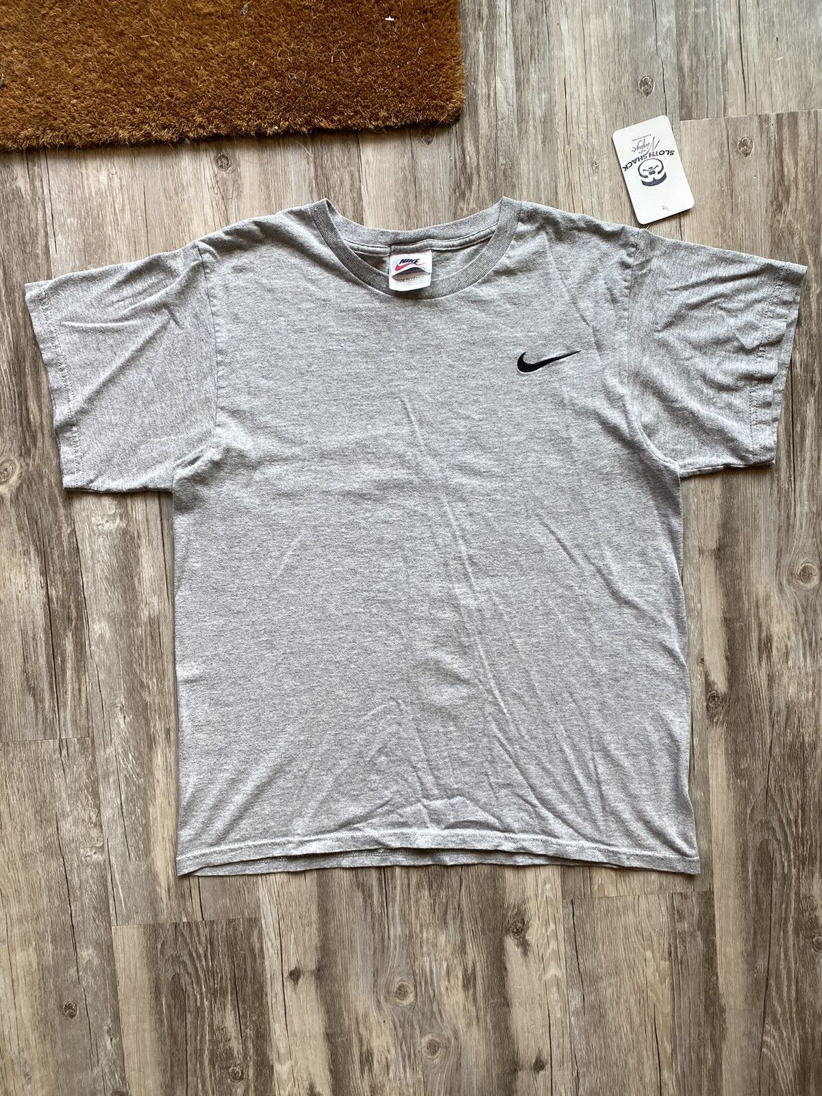 Nike × Vintage Vintage 90s Nike Mini Swoosh Embroidered Essential Tshirt Size US S / EU 44-46 / 1 - 1 Thumbnail