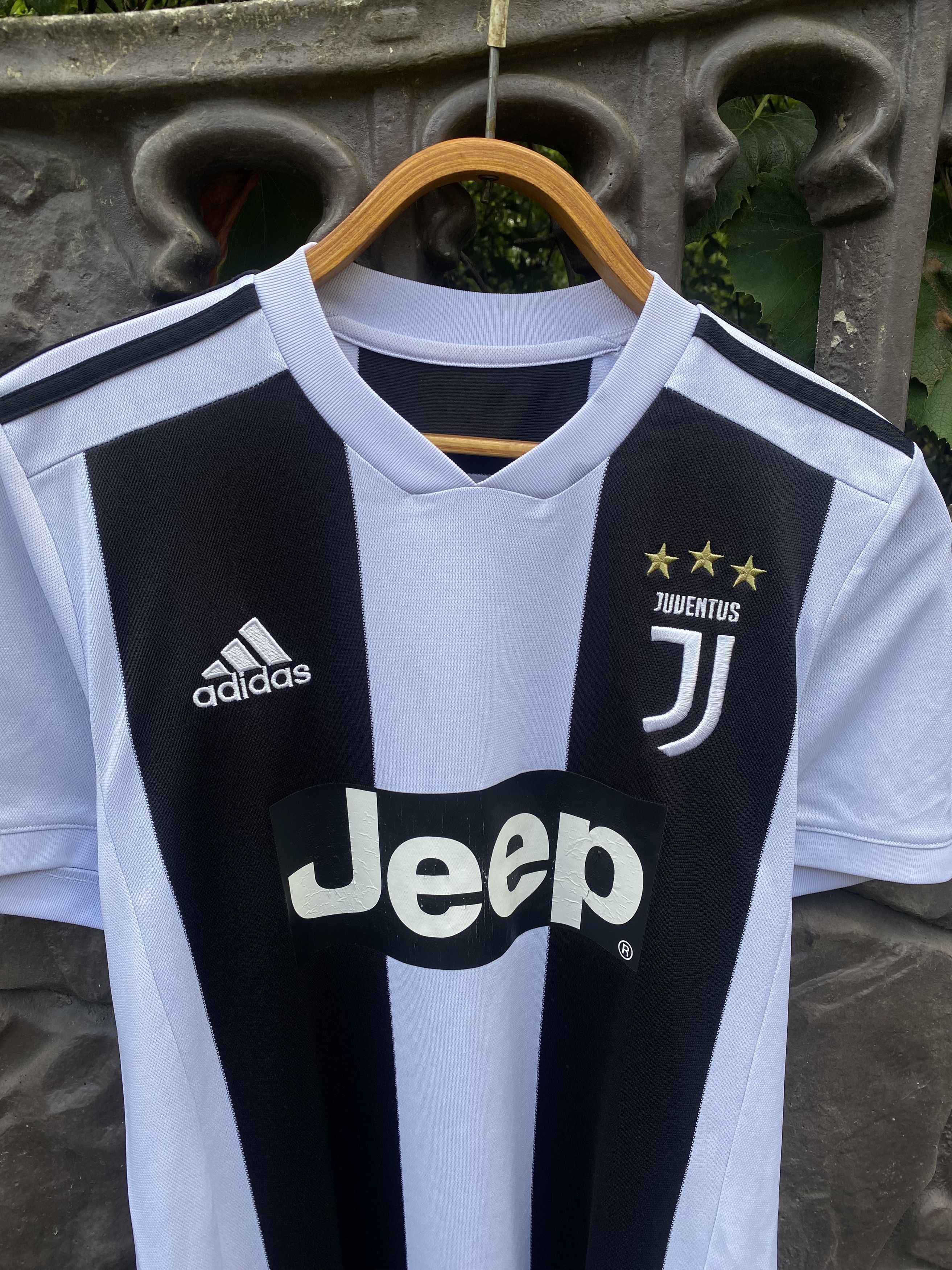 Adidas Juventus Home football shirt 18/19 Adidas Maglia Mens Size S Size US S / EU 44-46 / 1 - 4 Thumbnail