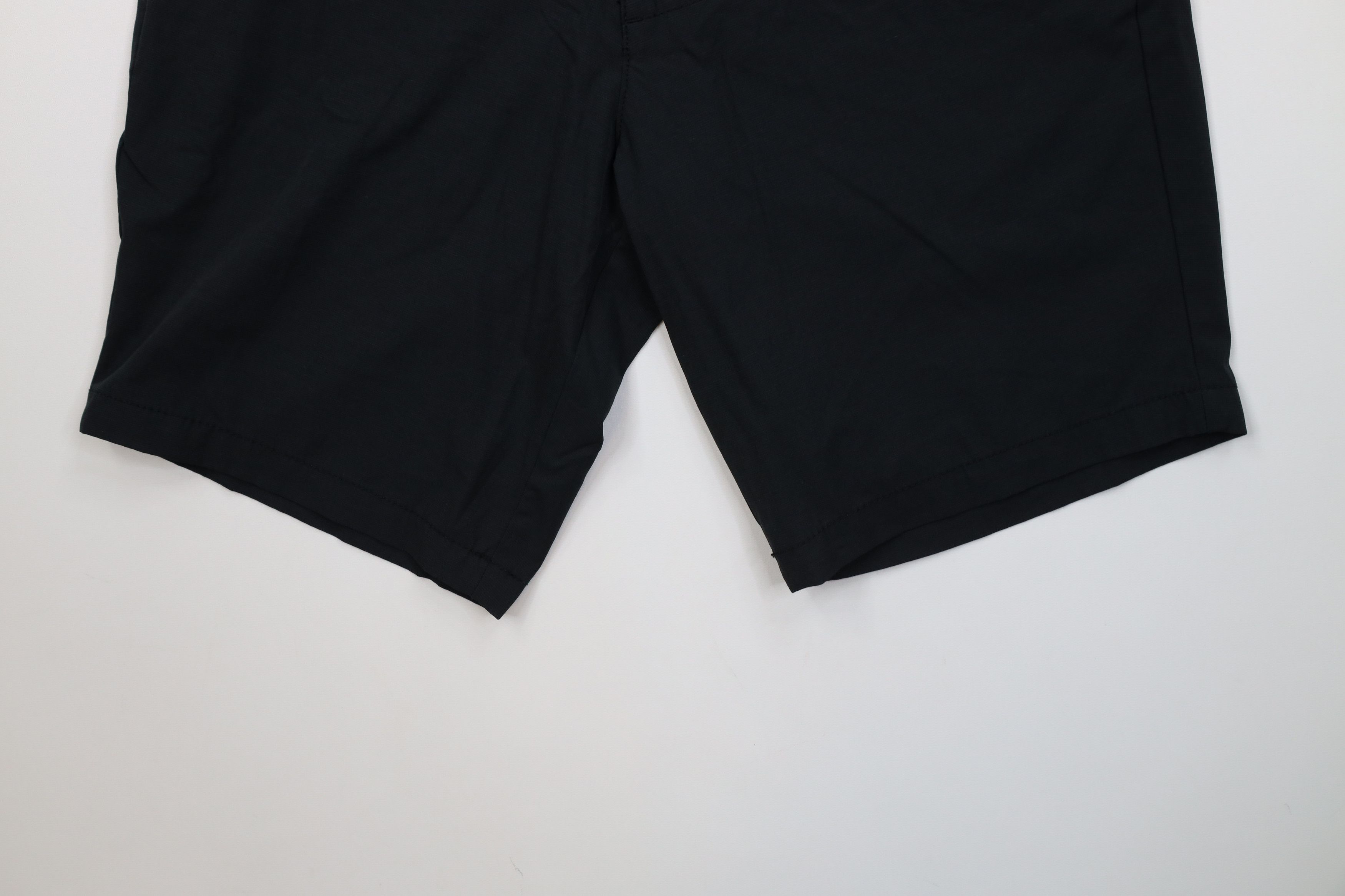 Banana Republic Banana Republic Tech Knit Above Knee Chino Shorts Black Size US 34 / EU 50 - 4 Thumbnail