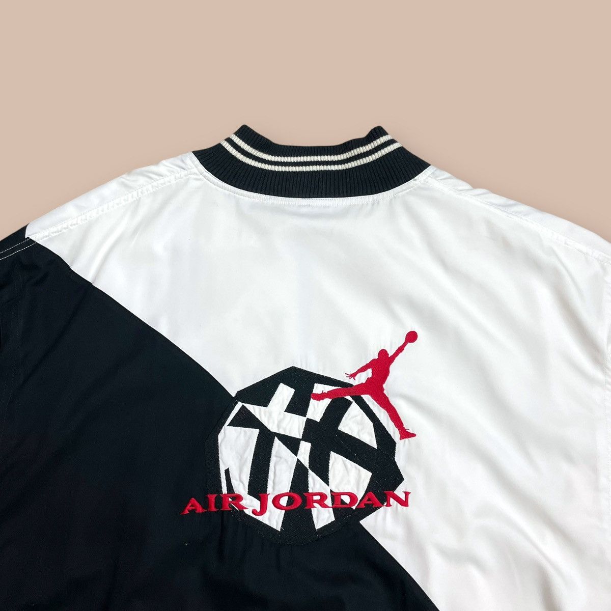 Jordan Brand OG90's Nike Jordan Oversized Bomber Jacket Size US M / EU 48-50 / 2 - 15 Thumbnail