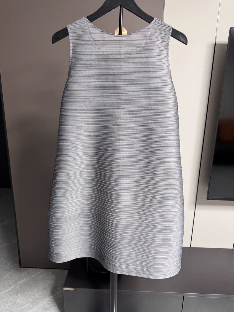 Issey Miyake Issey Miyake size:3 Dark grey horizontal stripe spring dre Size S / US 4 / IT 40 - 2 Thumbnail