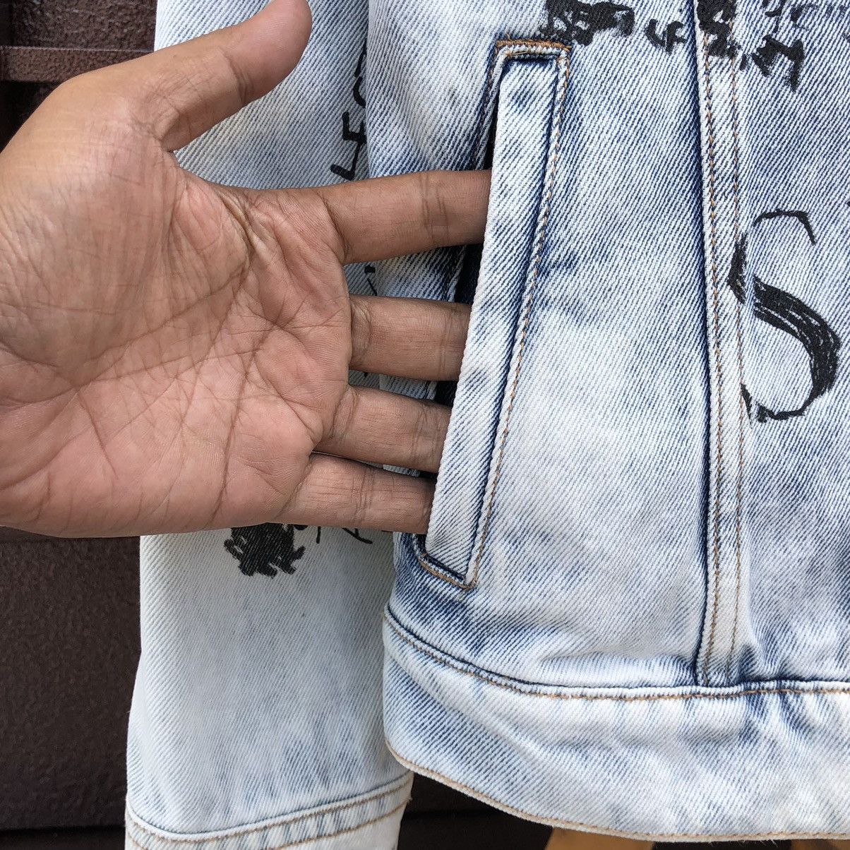 Zara Zara Men’s Graffiti Acid Wash Denim Trucker Jacket Size US M / EU 48-50 / 2 - 12 Thumbnail