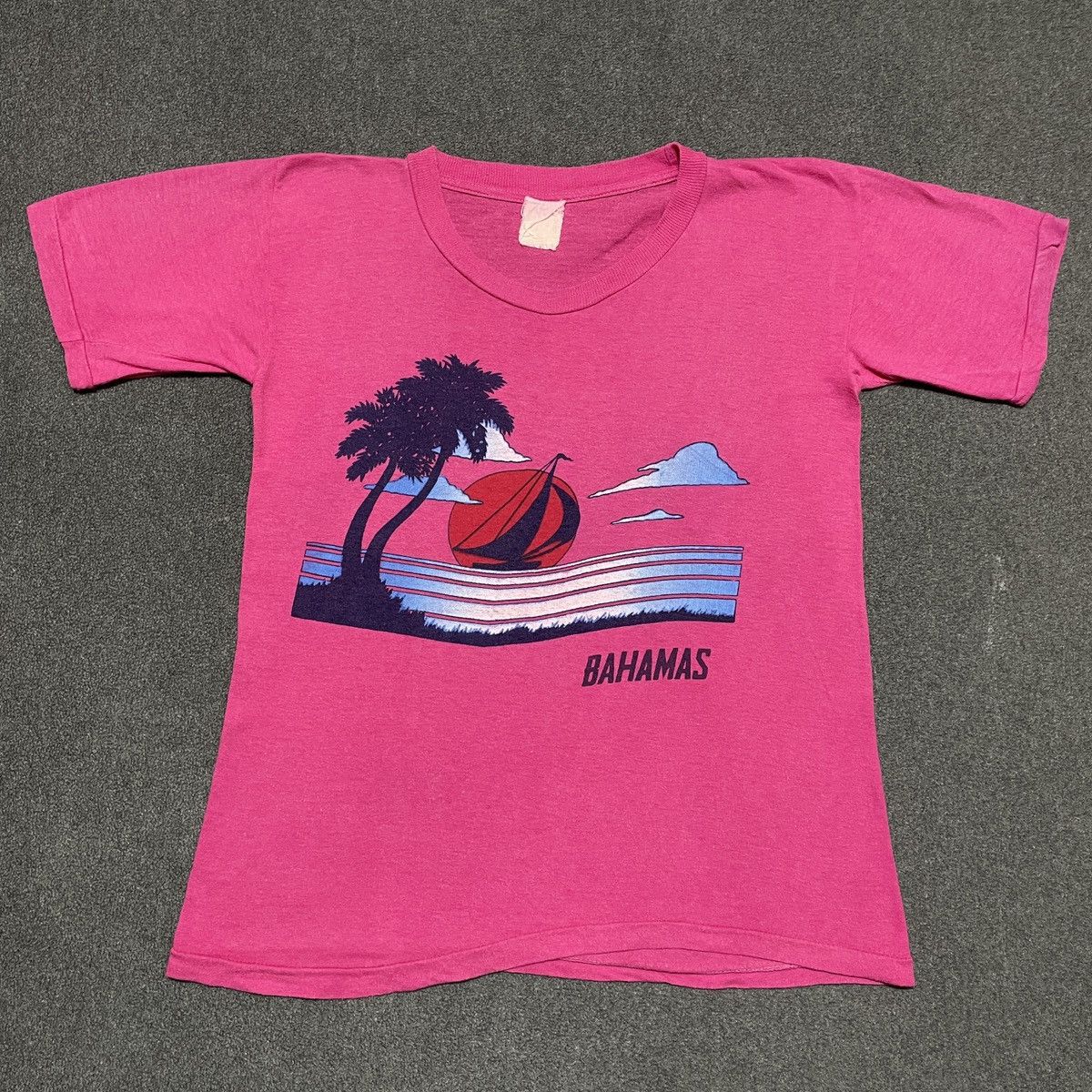 Vintage Vintage 70s 80s Hawaii Bahamas Sunset Pink T-shirt Size US S / EU 44-46 / 1 - 1 Thumbnail