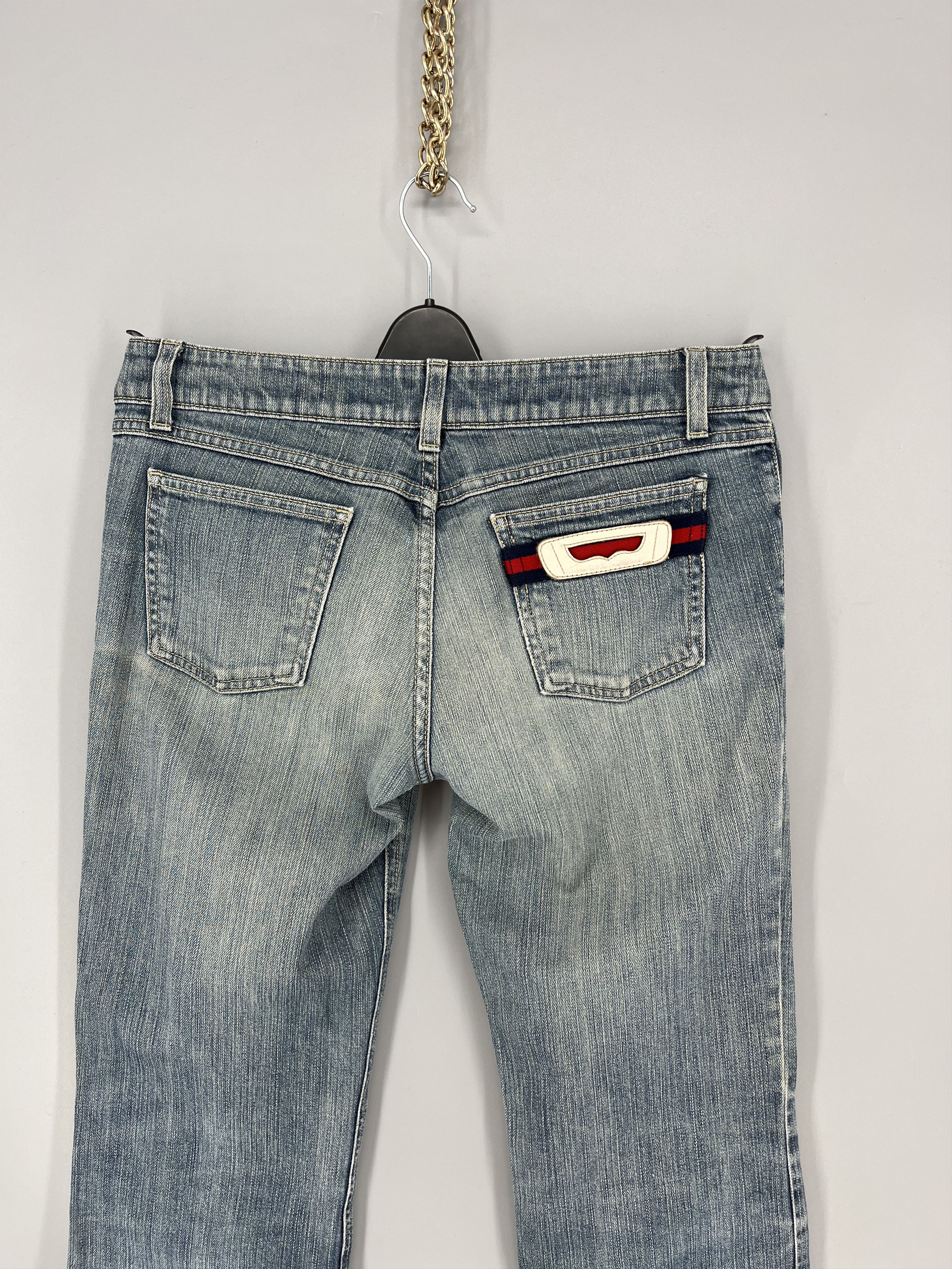 Gucci Gucci Vintage Light Wash Flared Jeans with Web Logo Patch Size 26" / US 2 / IT 38 - 14 Thumbnail