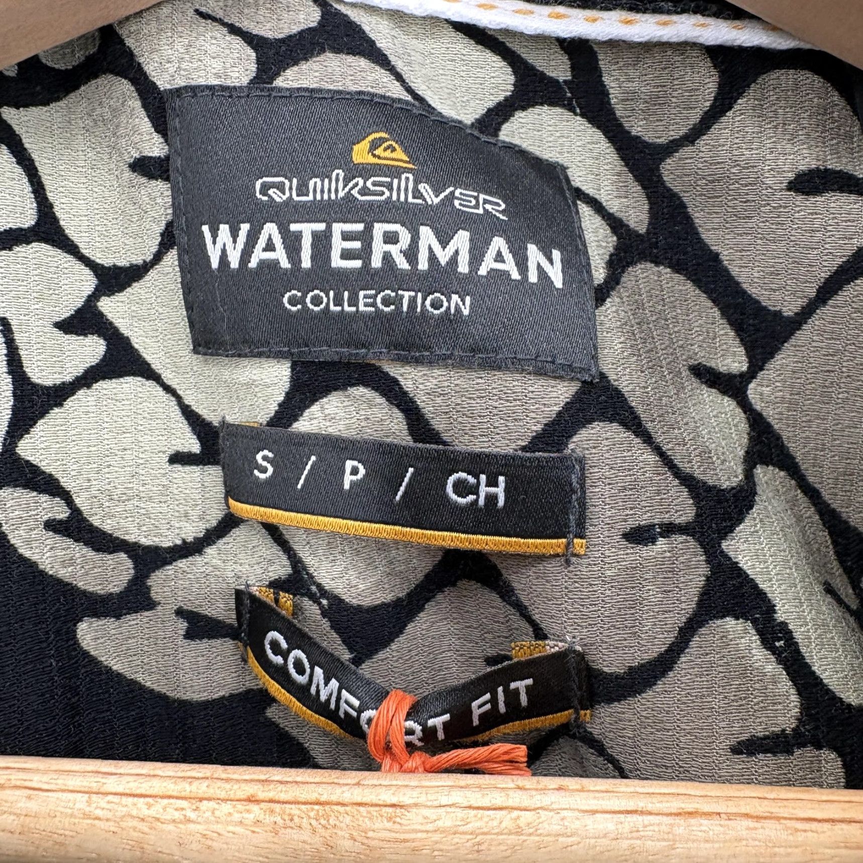 Quiksilver Quiksilver Waterman Shirt Mens Small Black Pineapple Bay Hawaiian Aloha Surf NWT Size US S / EU 44-46 / 1 - 3 Thumbnail