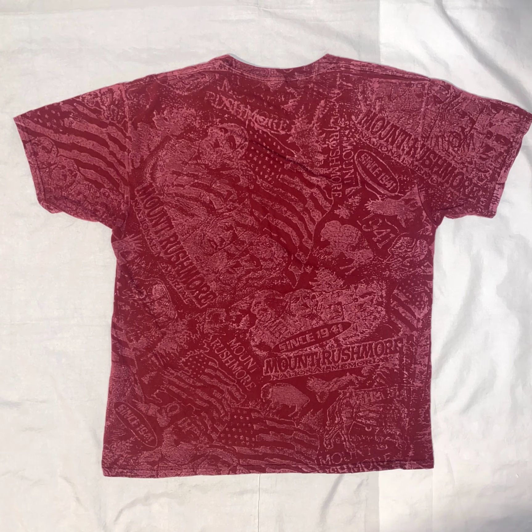 Jerzees Y2K Mount Rushmore National Memorial Maroon All Over Print T-Shirt - L Men Shirt Crew Neck Cotton Jersey Logo Graphic Print Vintage: No Size US L / EU 52-54 / 3 - 7 Thumbnail