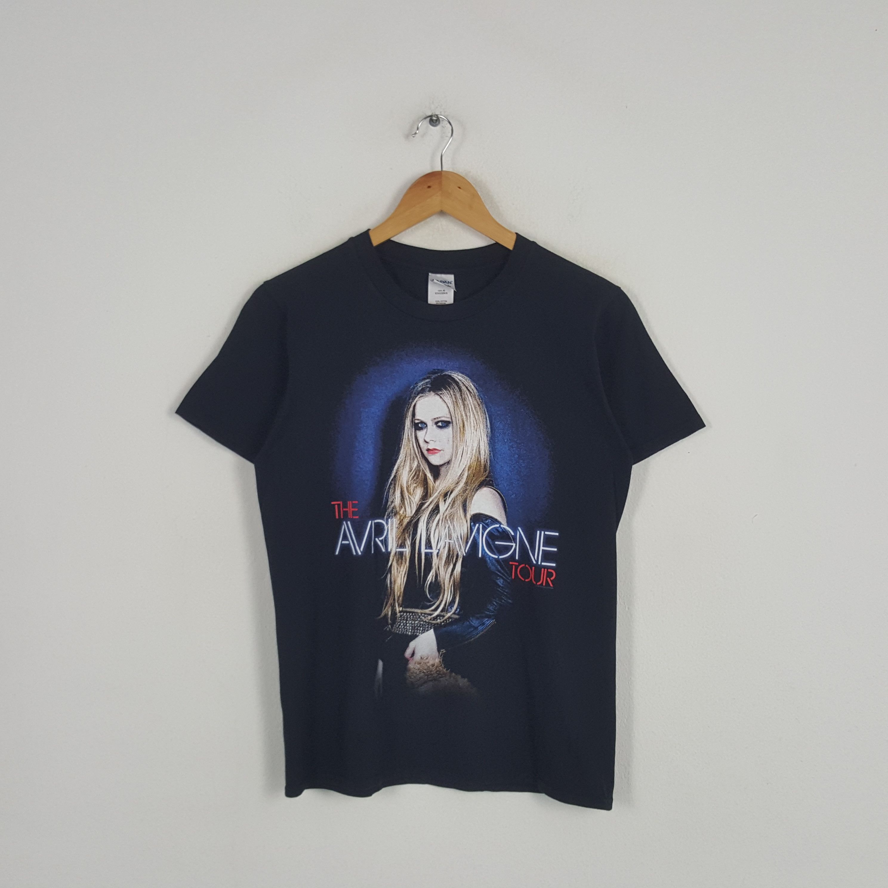 Vintage Vintage The Avril Lavigne Tour Solo Singer Songwriter Tshirt Size US S / EU 44-46 / 1 - 1 Thumbnail