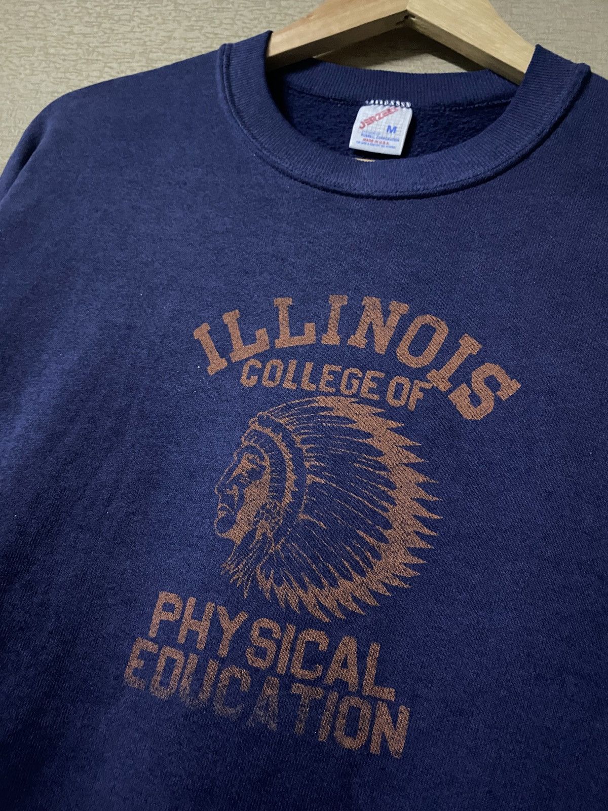 Vintage Vintage 90's Illinois Physical Education Sweatshirt Size US M / EU 48-50 / 2 - 2 Thumbnail