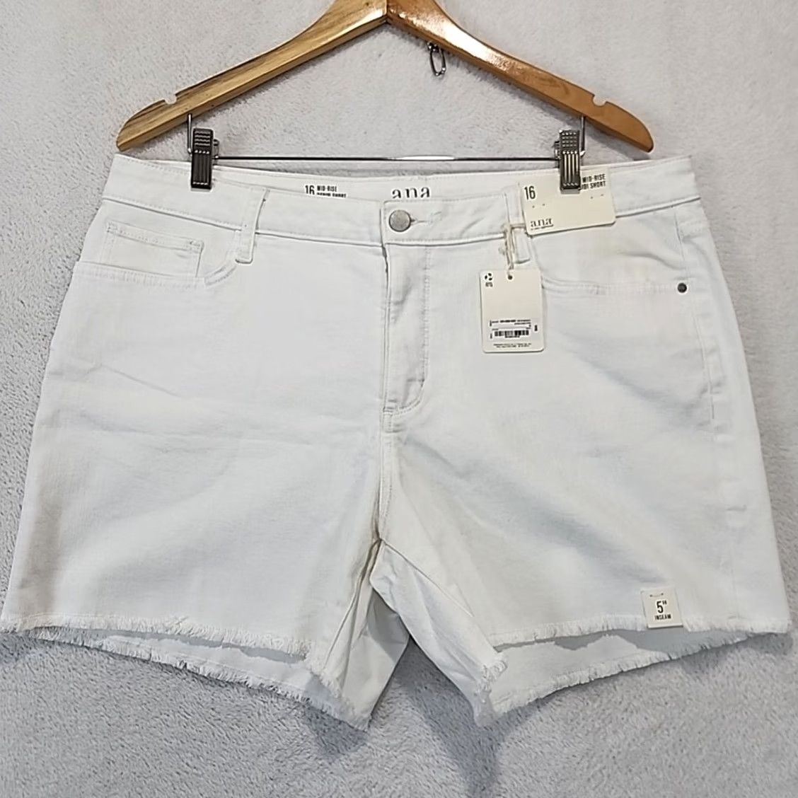 Denime a.n.a White Denim Midi Short Womens Size 16 Mid Rise 5" Inseam Flat Front 5-Pocket Rough Hem Casual Beach Womens Size 38" / US 16 / IT 52 - 2 Thumbnail