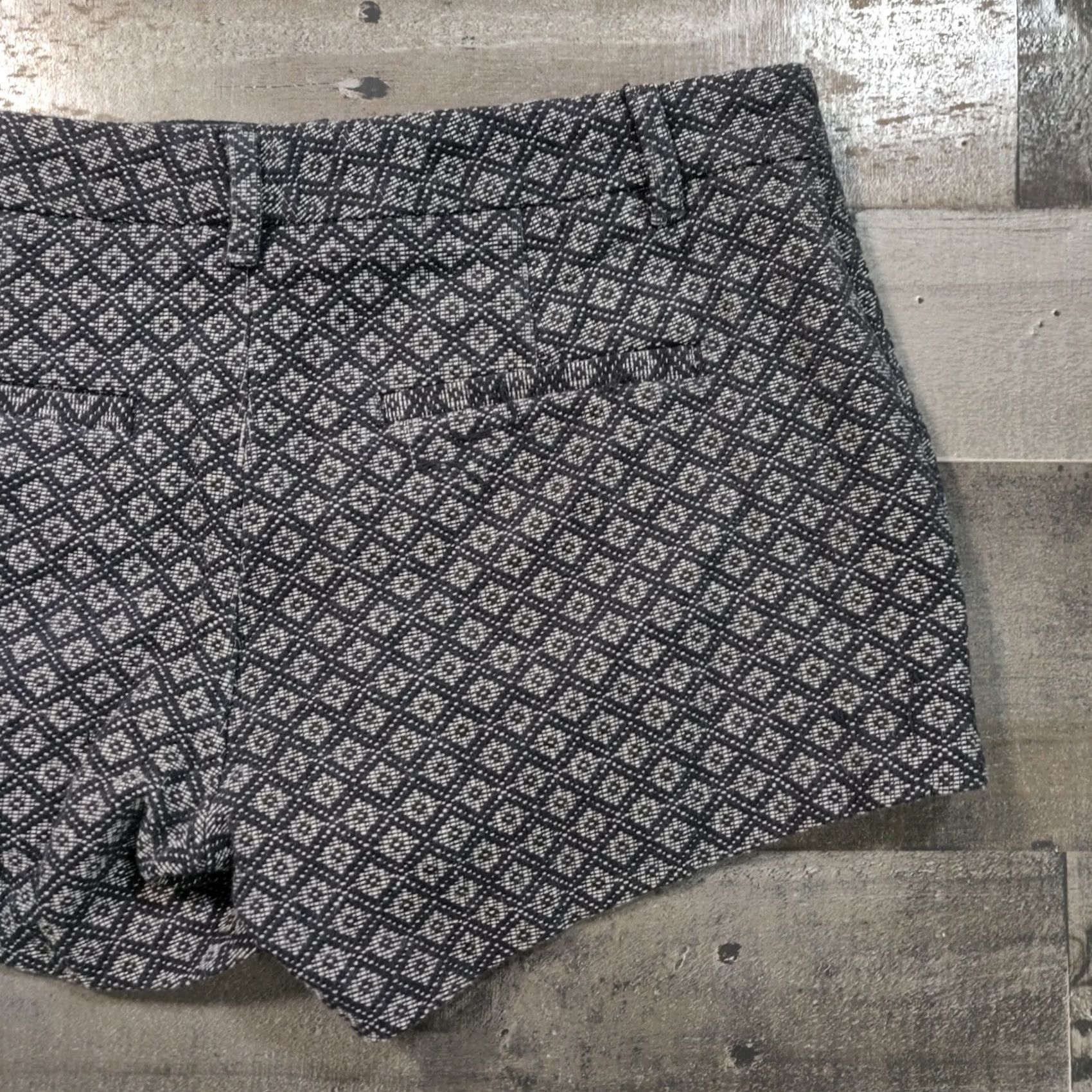 Banana Republic Banana Republic Shorts Womens Black Hot Pants Mid-Rise Diamond Pattern Casual Size 0 Size 28" / US 6 / IT 42 - 7 Thumbnail