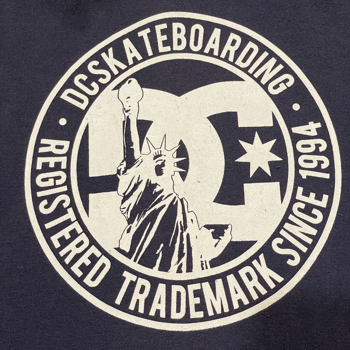 DC DC Skateboarding Hoodie Large Navy Blue Statue of Liberty Size US L / EU 52-54 / 3 - 5 Thumbnail