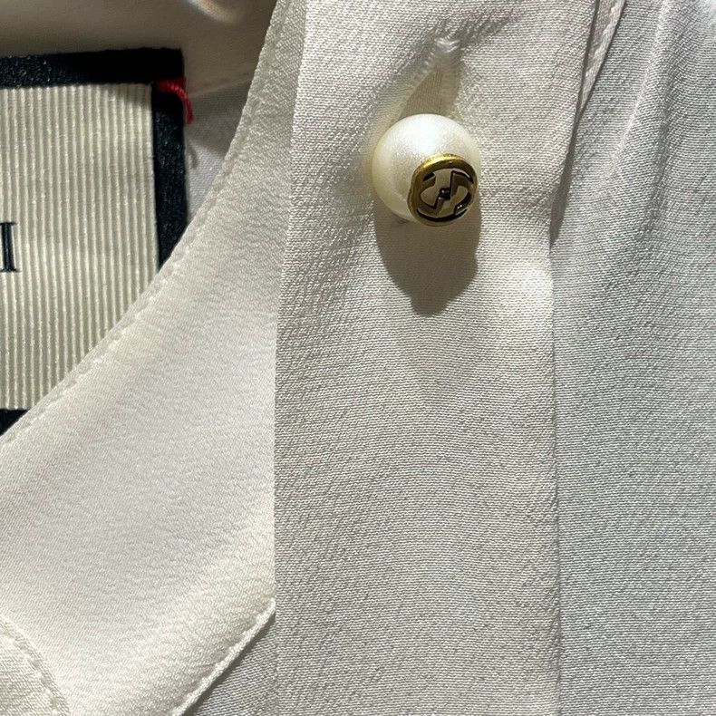 Gucci Gucci Silk pearl button ribbon shirt 2505-Nextarrow Size XS / US 0-2 / IT 36-38 - 5 Thumbnail