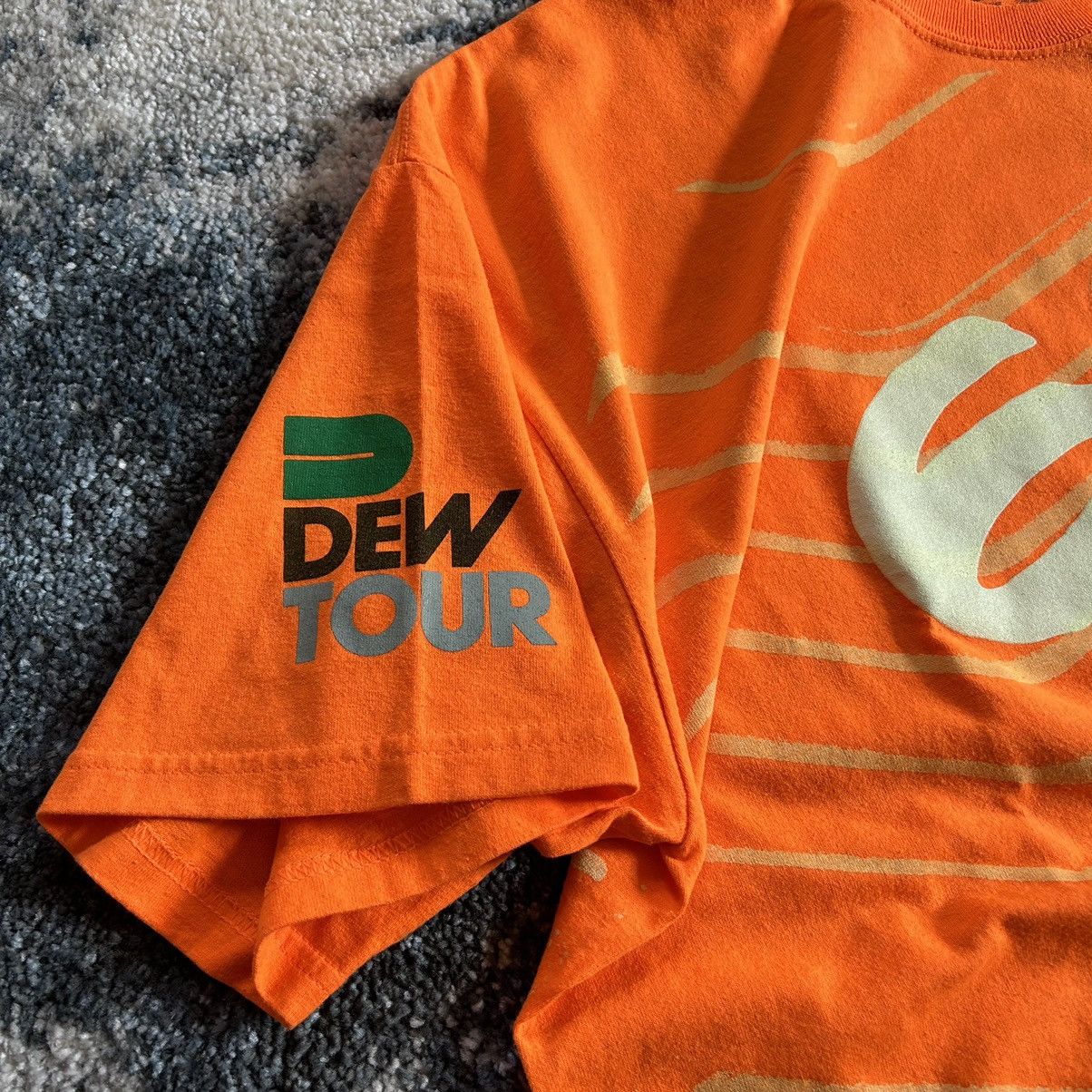 Mountain Dew 2009 NiKE 6.0 DEW TOUR TEE GiANT OVERSiZED PRiNT TiRE TREAD Size US XL / EU 56 / 4 - 3 Thumbnail