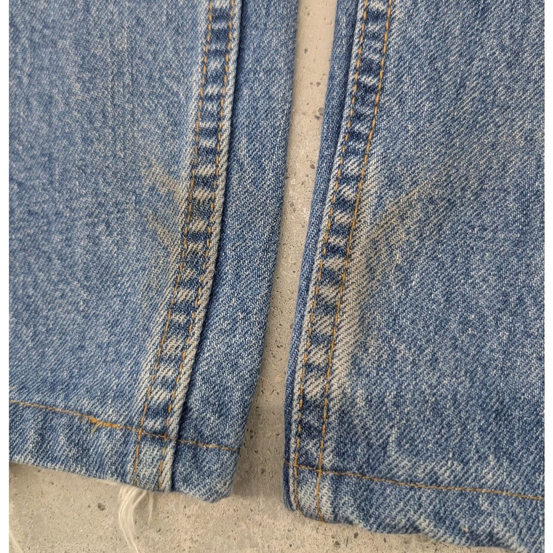 Levi's × Vintage Vintage Levis 550 Relaxed Fit washed blue denim jeans Size US 39 - 8 Thumbnail