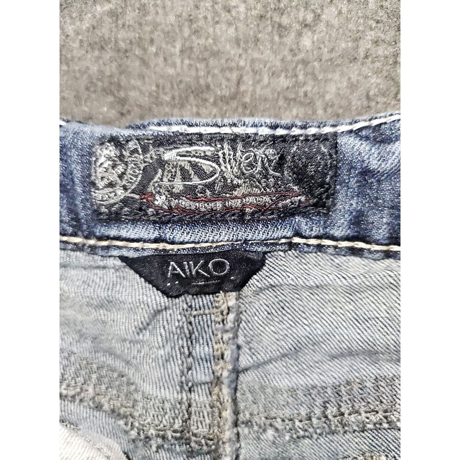 Vintage AIKO Silver Mid Capri Jeans Women's 34 Blue Embroidered Distressed Low Rise Capri Jeans Women Contemporary Denim City Logo 90s? Size 24" / US 00 / IT 34 - 2 Thumbnail
