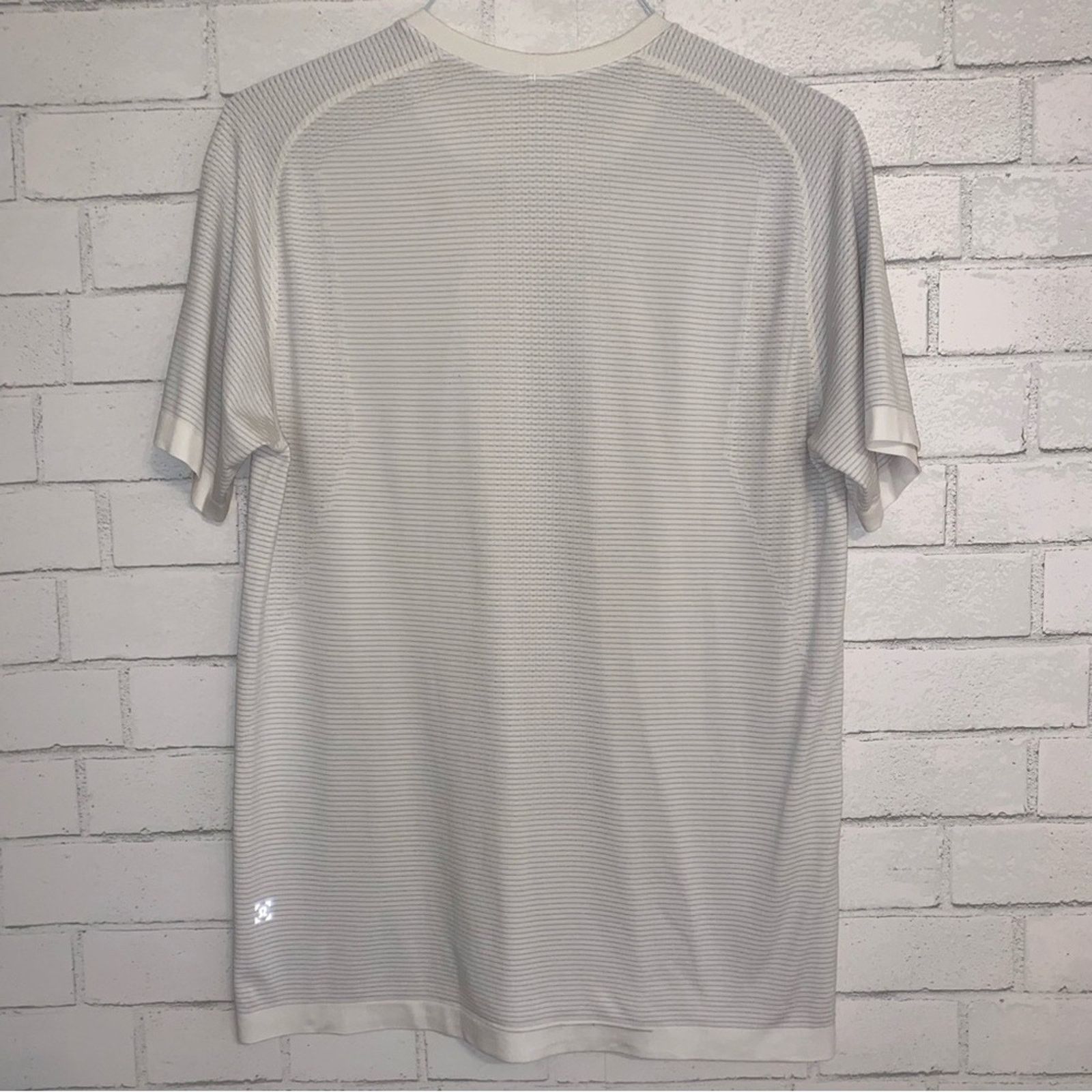 Lululemon LULULEMON Mens $78 Training Tech Shirt Sleeve Tee EUC MED Size US M / EU 48-50 / 2 - 10 Thumbnail