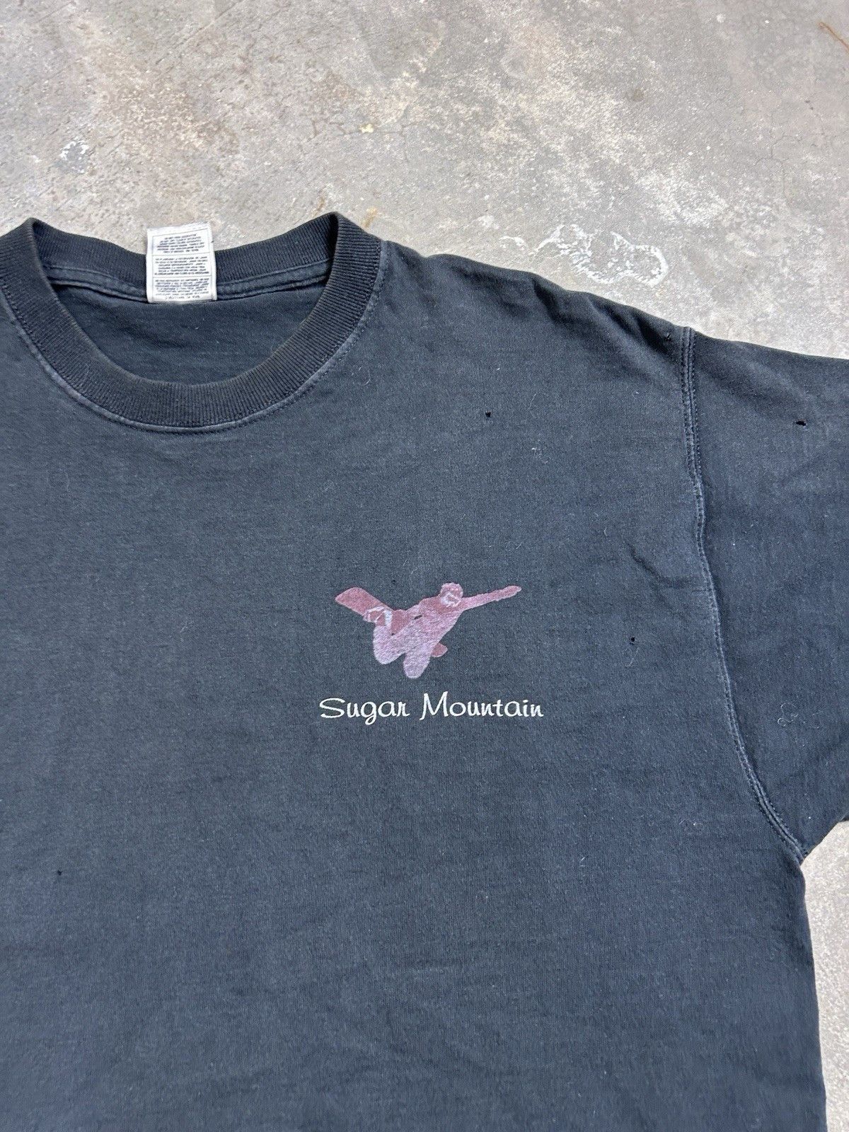 Fruit Of The Loom Vintage Y2K Sugar Mountain Snow Boarding Text T-Shirt Size US L / EU 52-54 / 3 - 2 Thumbnail