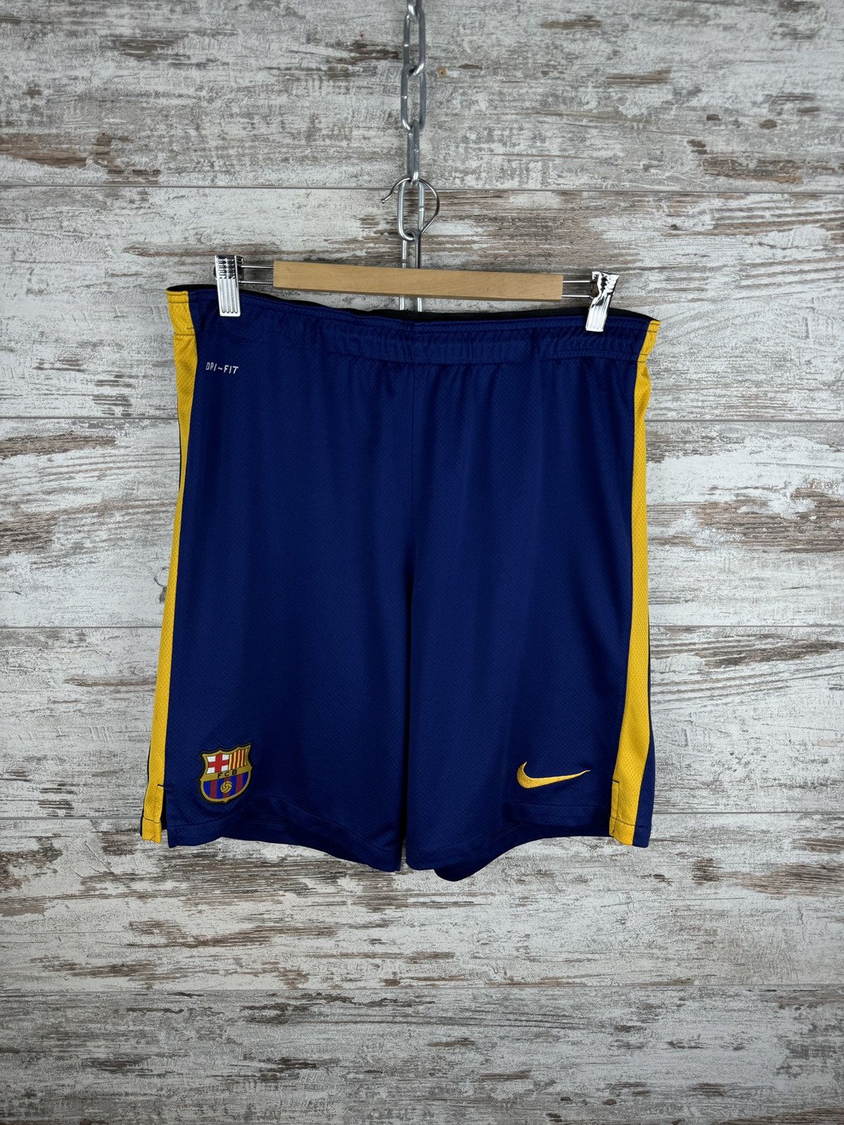 Vintage Mens Vintage Nike FC Barcelona soccer shirts football size M Size US 34 / EU 50 - 1 Thumbnail