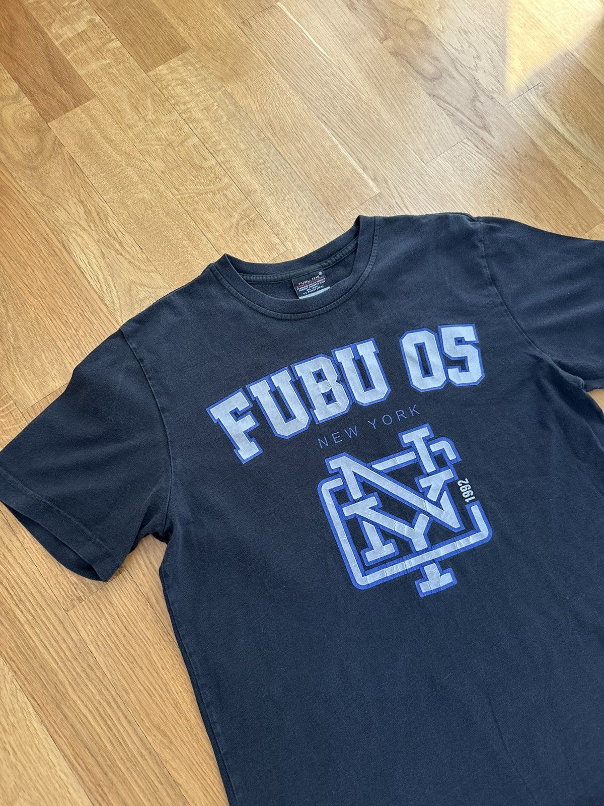 Fubu Vintage Fubu T-shirt 05 New York Logo Size US L / EU 52-54 / 3 - 8 Thumbnail