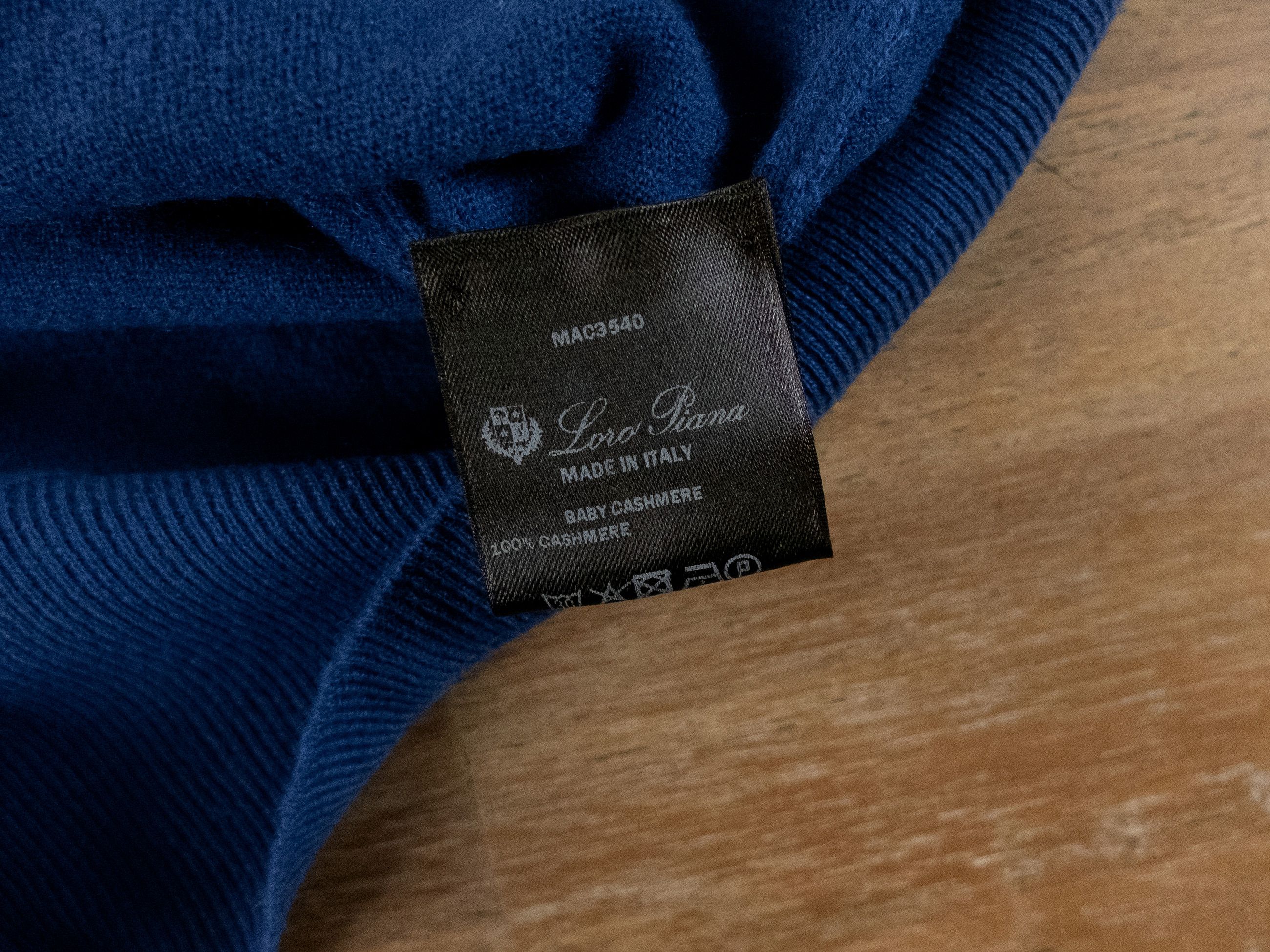 Loro Piana LORO PIANA blue lightweight baby cashmere v-neck sweater 3XL Size US XXL / EU 58 / 5 - 5 Thumbnail