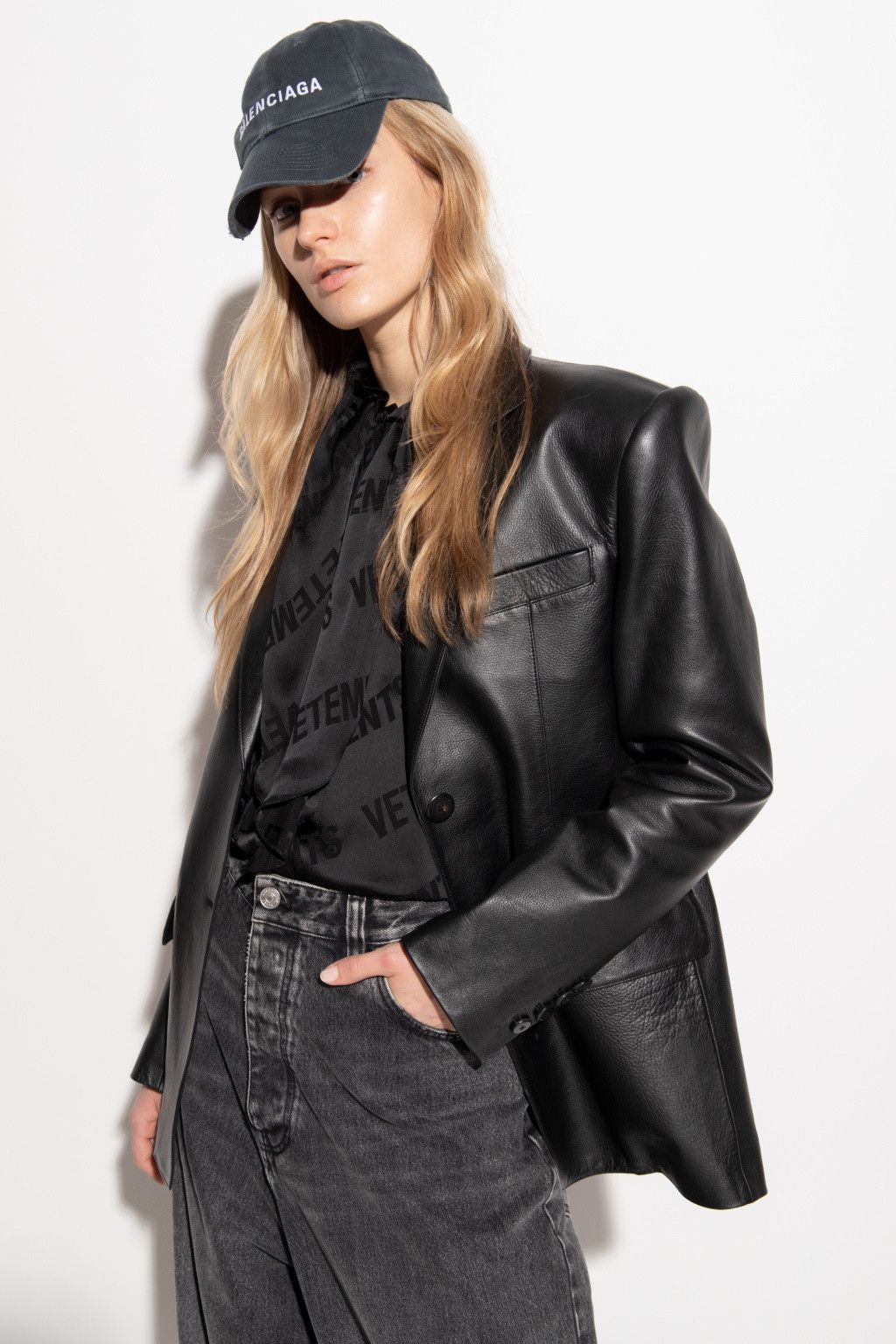 Balenciaga o1in1g1024 Size : S / Logo Front Cap in Dark Grey Size ONE SIZE - 3 Thumbnail