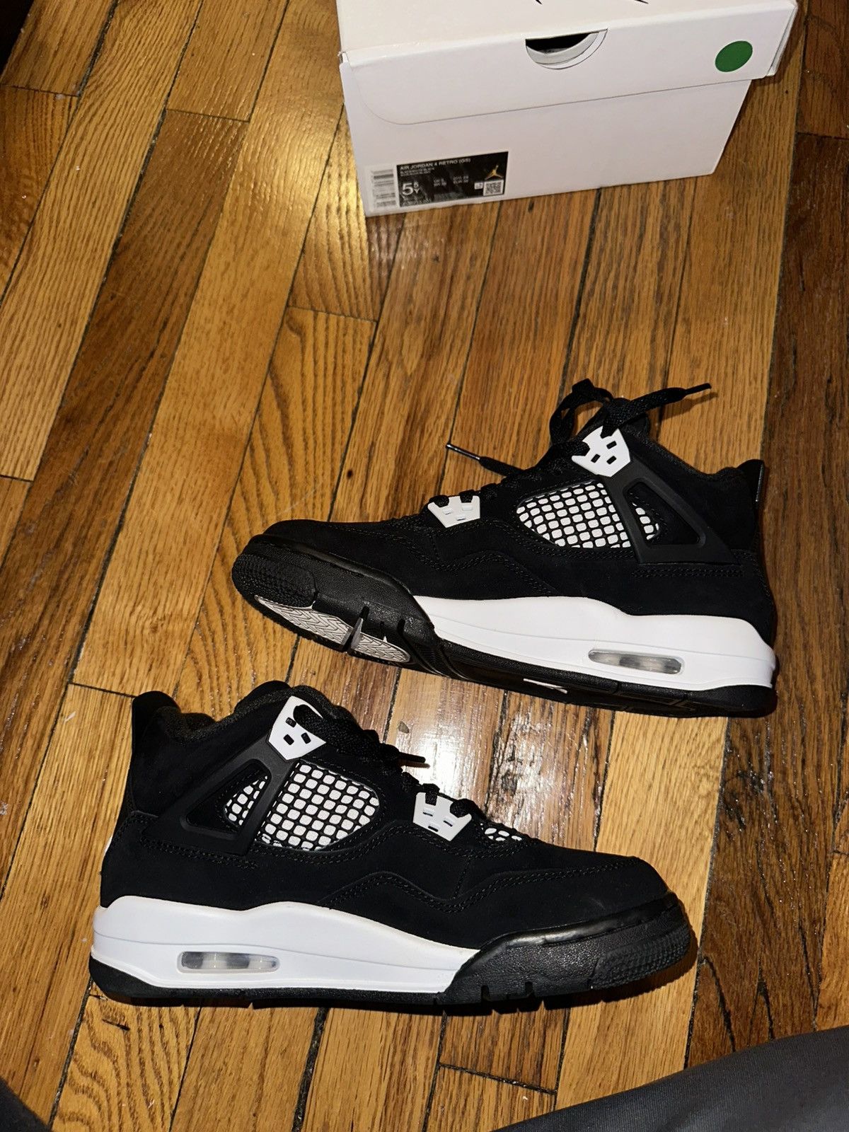 Jordan Brand White Thunder 4s Size US 5.5 / EU 38 - 2 Thumbnail