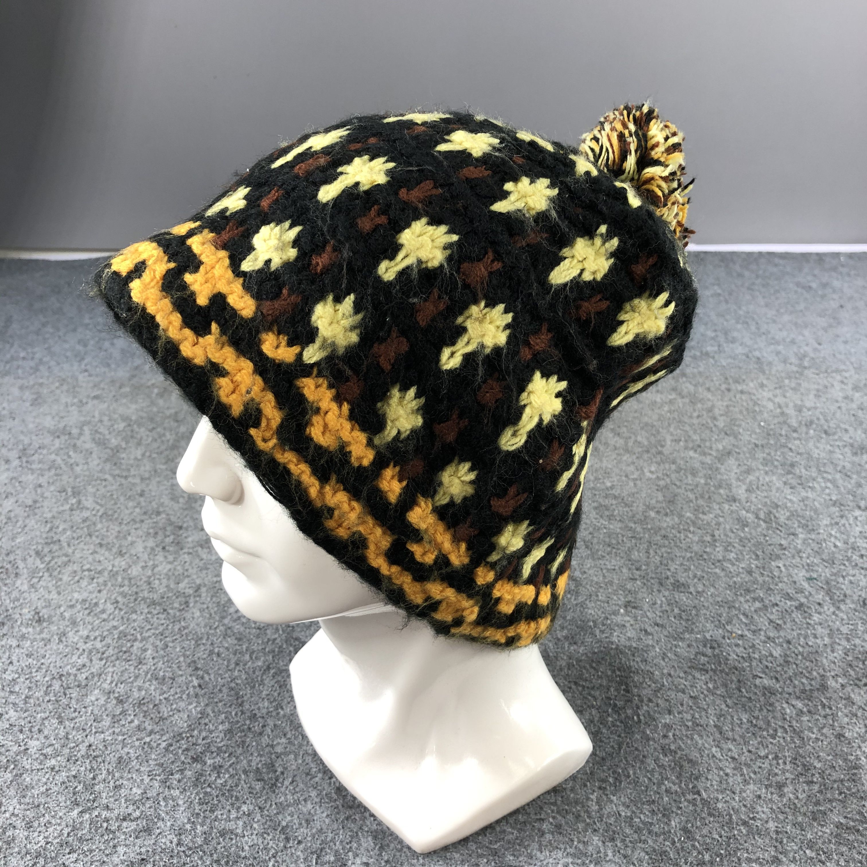 Japanese Brand Unknown Knitted Wool Bobble Beanie Snowcap Snow Hat B438 Size ONE SIZE - 1 Thumbnail