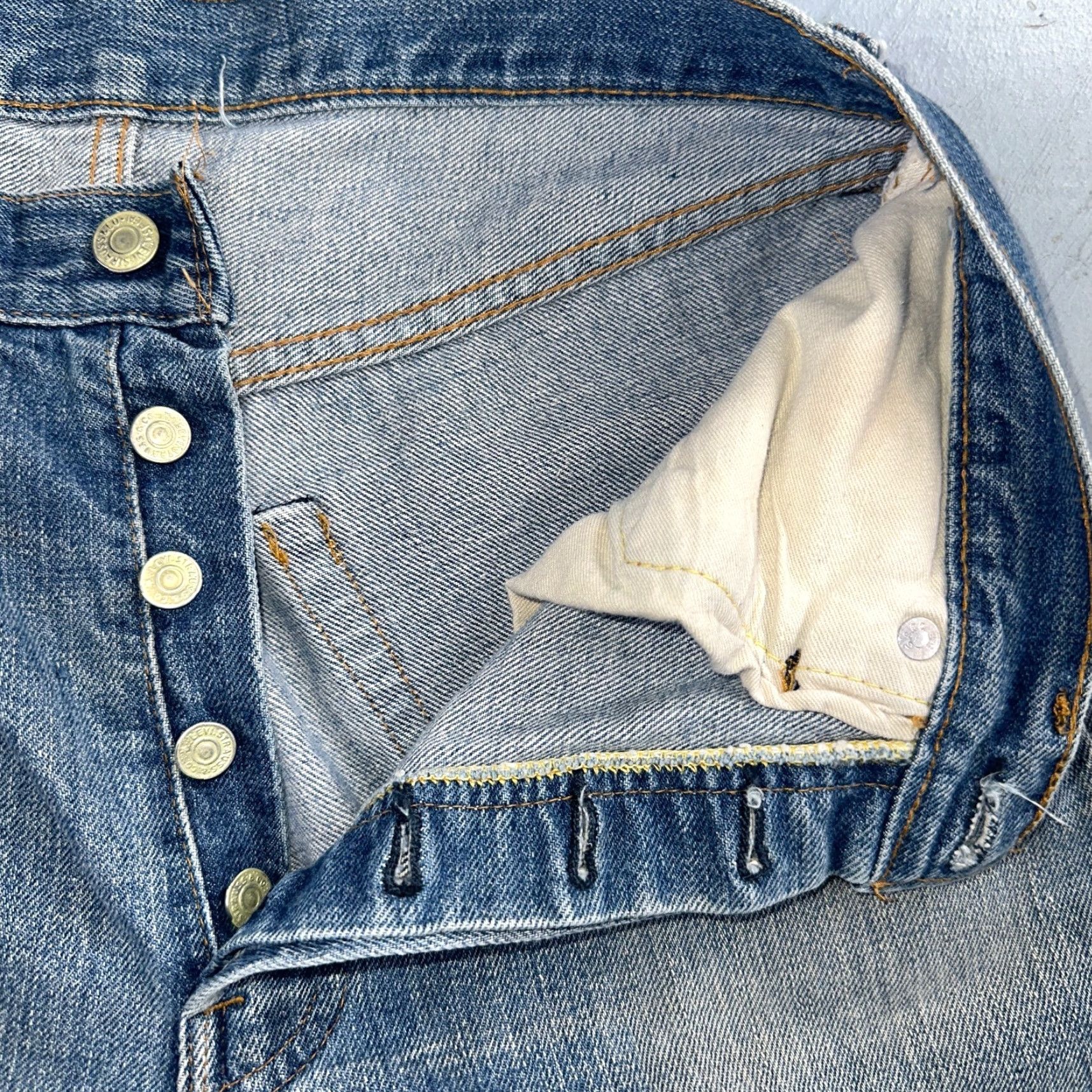 Levi's VINTAGE Levi's 501 Jeans Men Medium Blue 70s USA Distressed Classic Straight Denim 34x32 Size US 32 / EU 48 - 5 Thumbnail