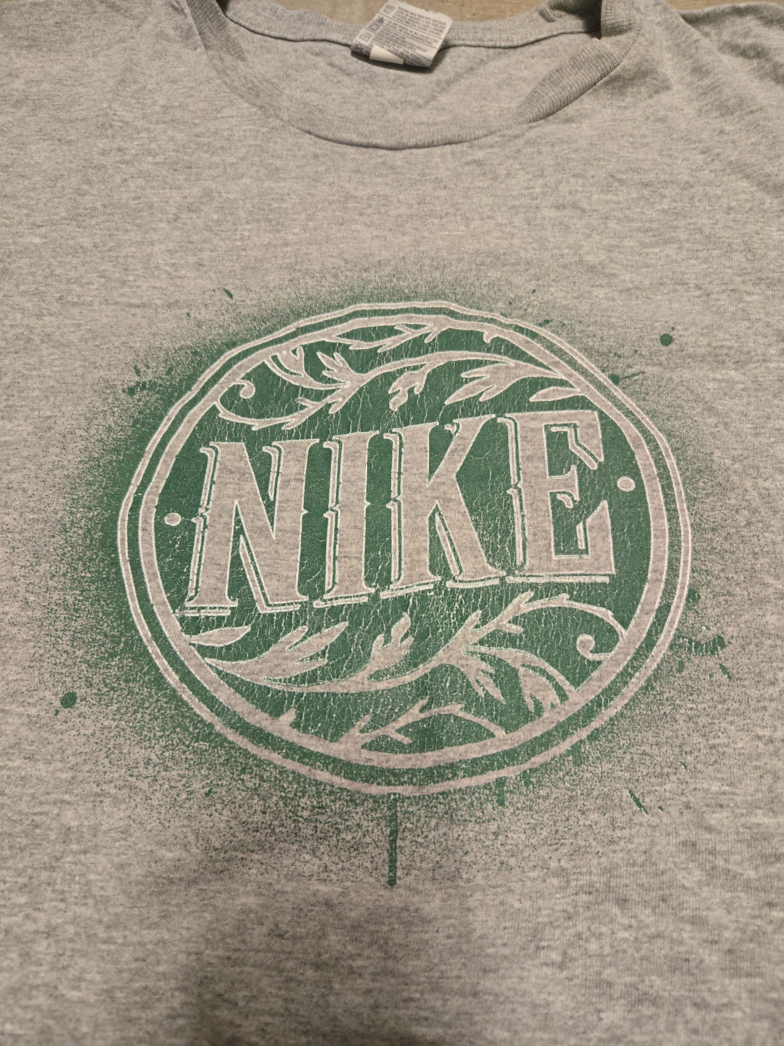 Nike Vintage Nike Graphic Tee Shirt Size Mens 3XL Gray Swoosh Y2K Size US XXL / EU 58 / 5 - 3 Thumbnail