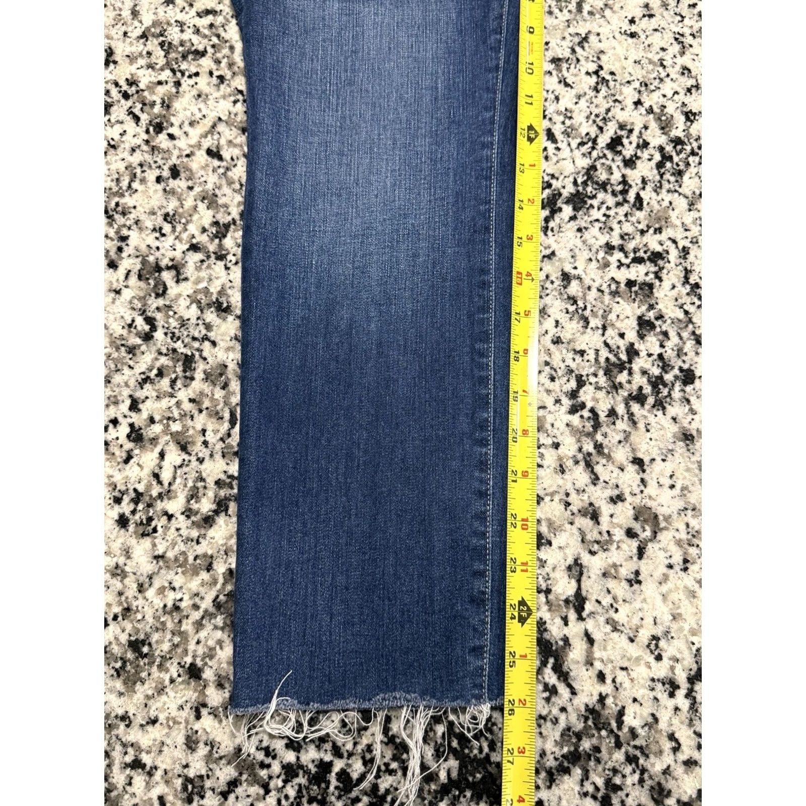 L'AGENCE L'AGENCE Sada High Rise Slim Cropped Jeans Sz 28 Laredo Blue Raw Hem Women's Jeans 5-Pocket Cotton Denim Slim Fit Cropped Inseam 26" Medium Wash Size 28" / US 6 / IT 42 - 4 Thumbnail