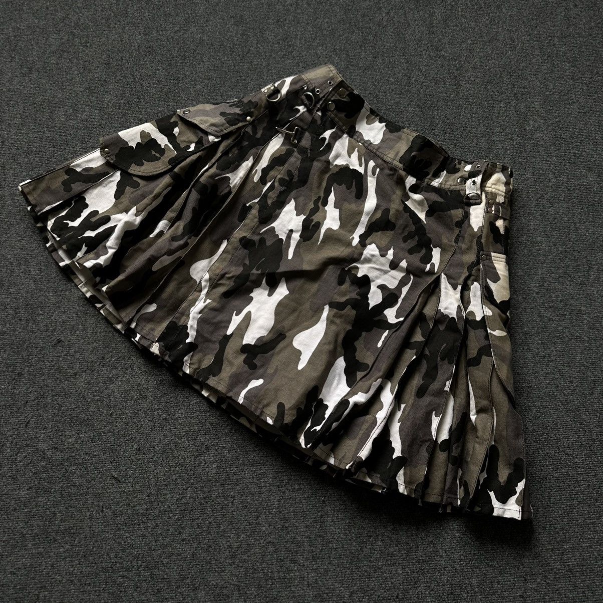 Le Grande Bleu (L.G.B.) VTG Women’s Midi Skirt Camo Military Pop Punk Gothic Size 32" / US 10 / IT 46 - 4 Thumbnail