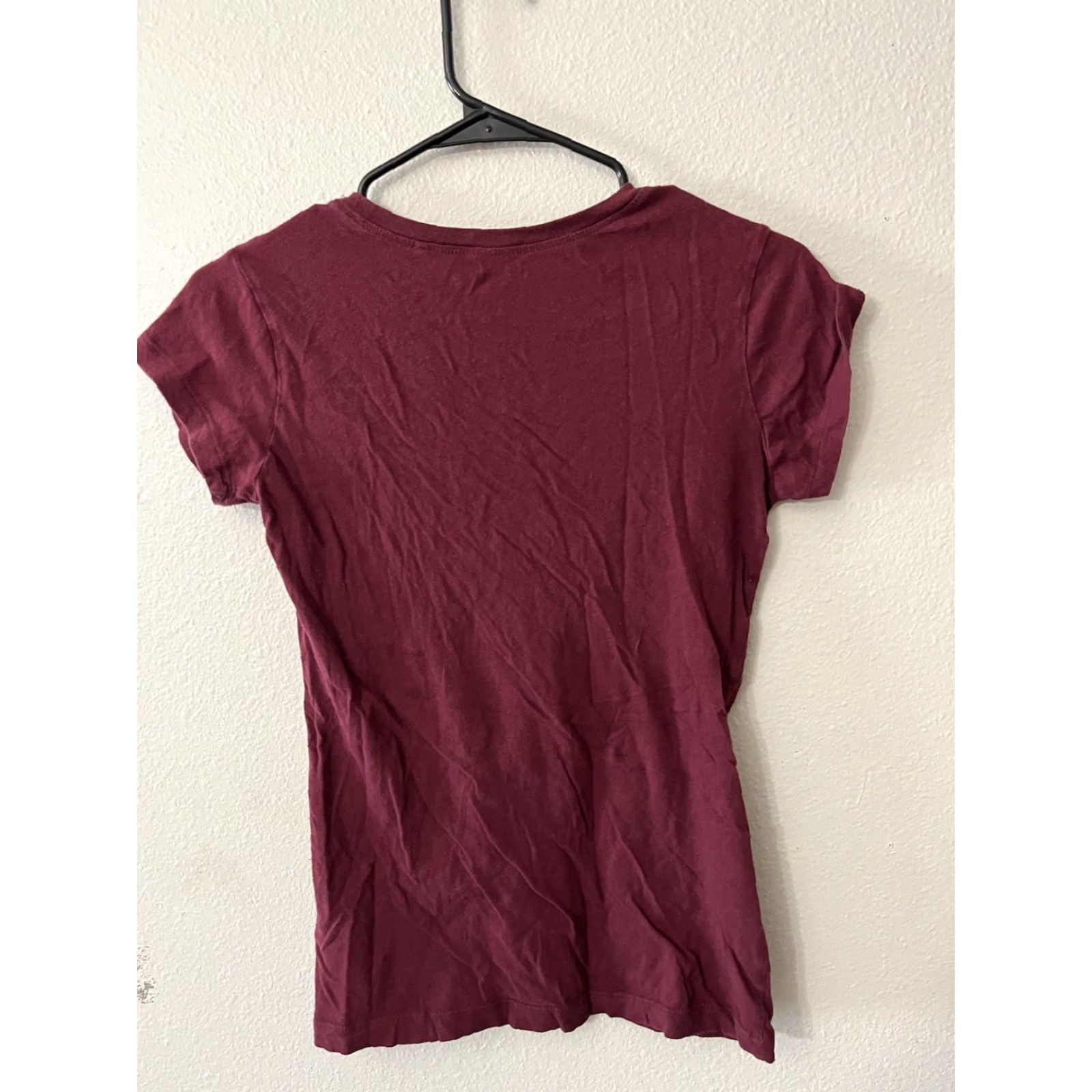 Guess GUESS Logo Graphic Logo T-Shirt women’s Small Maroon Crew Neck Shirt Women XS S Burgundy 90s Concert Mens Womens Girls Boys Size S / US 4 / IT 40 - 2 Thumbnail