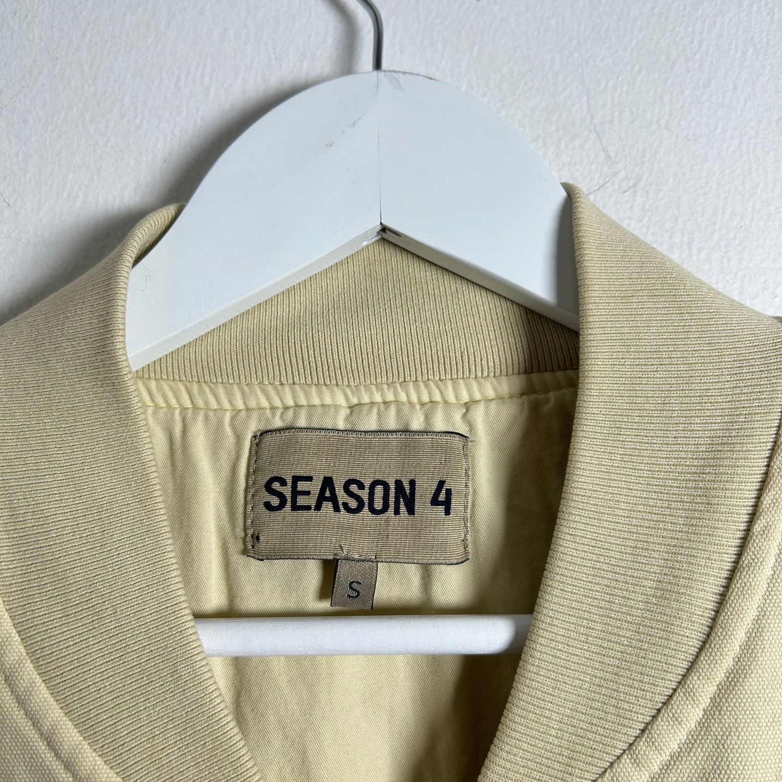 Yeezy Yeezy Season 4 Beige Bomber Jacket Size S Size US S / EU 44-46 / 1 - 2 Thumbnail