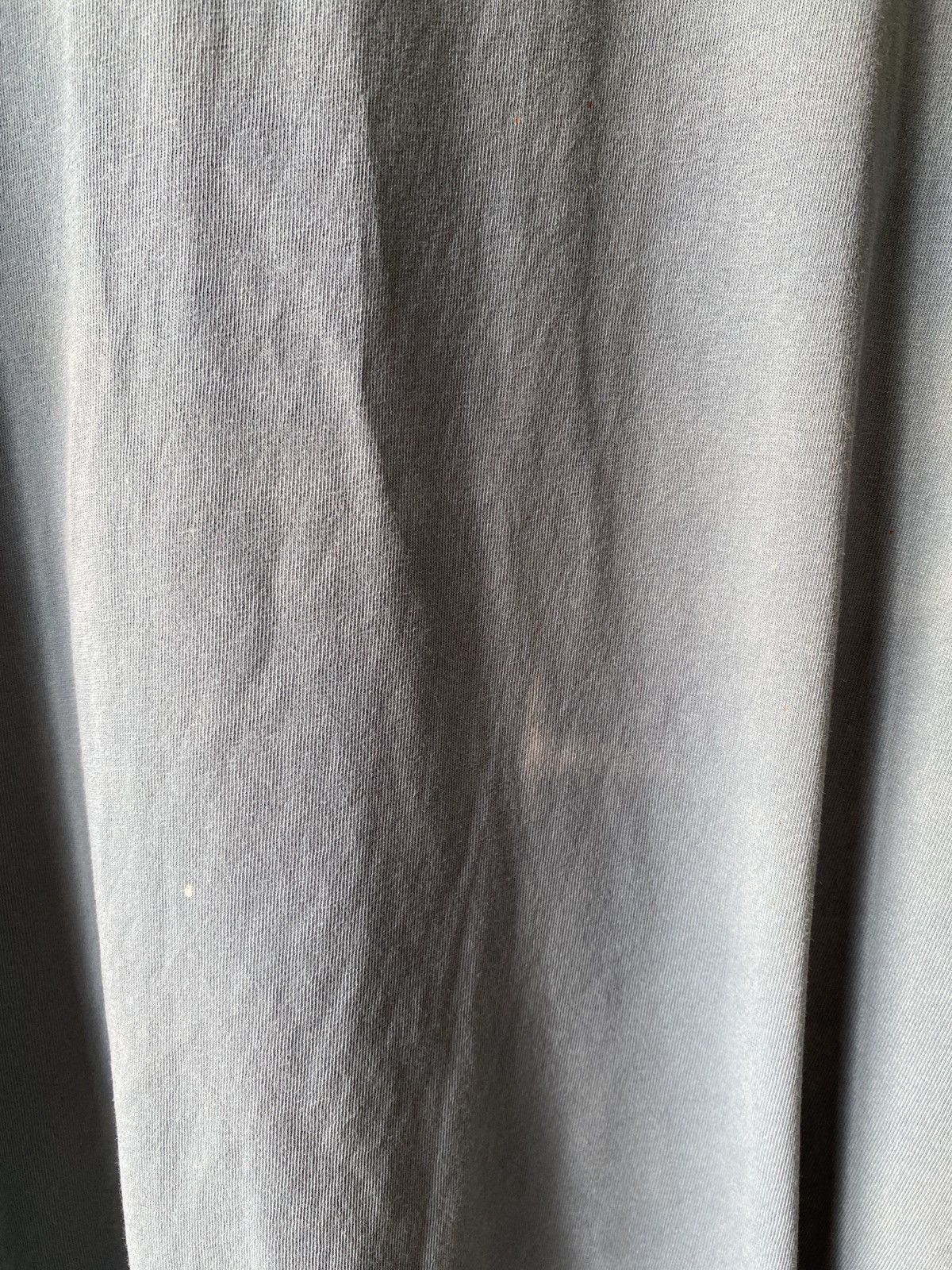 Guess × Vintage Vintage 90’s Guess Centre Logo Distressed T Shirt Size US L / EU 52-54 / 3 - 11 Thumbnail