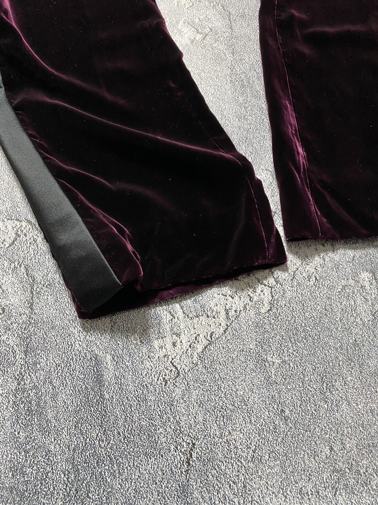 Tom Ford Tom Ford Midnight Purple Velvet black side stripes pants Size 27" / US 4 / IT 40 - 4 Thumbnail