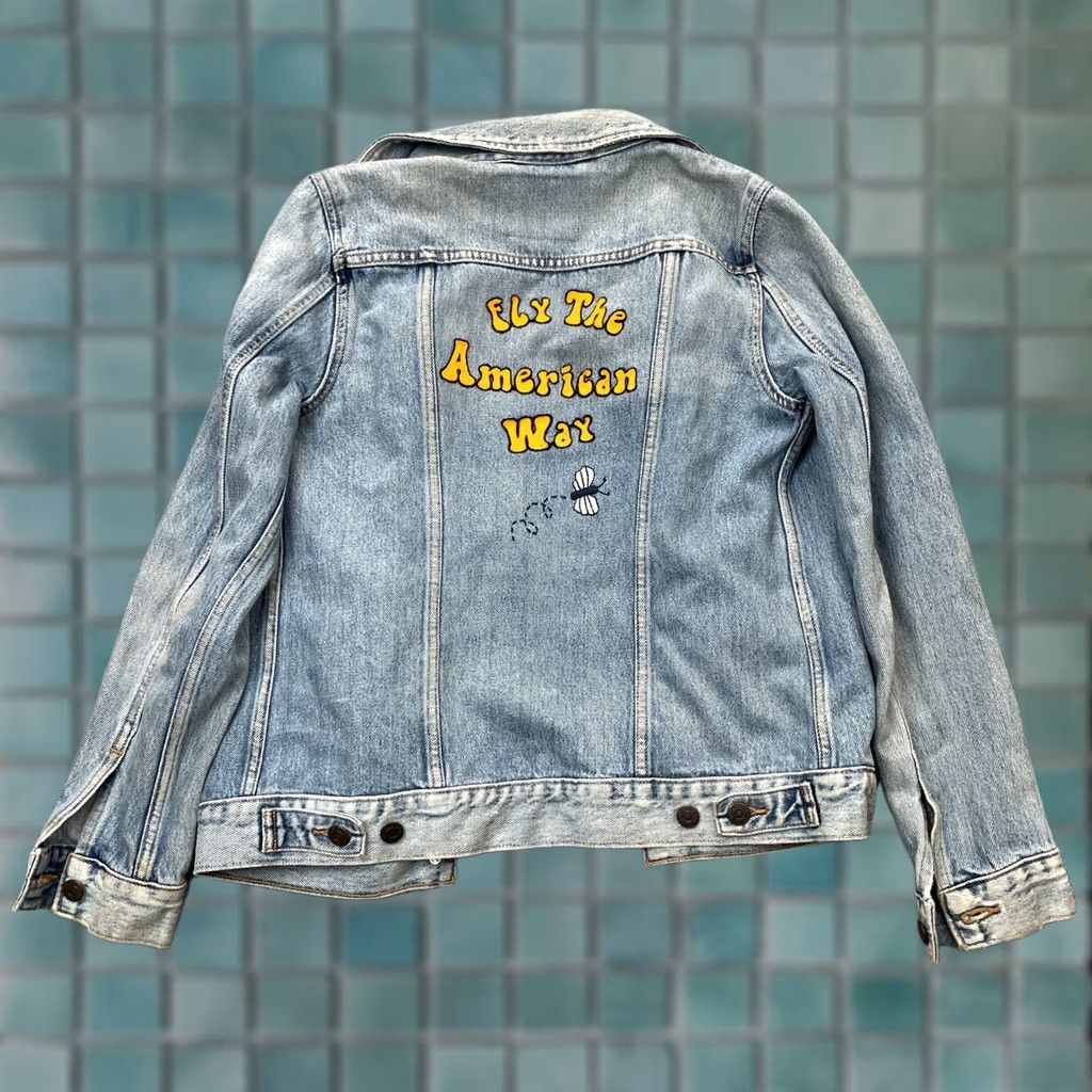 Levi's VINTAGE Levi's Jacket Womens Small Blue Embroidered Trucker Denim American Bee Boho Rare Size S / US 4 / IT 40 - 1 Thumbnail