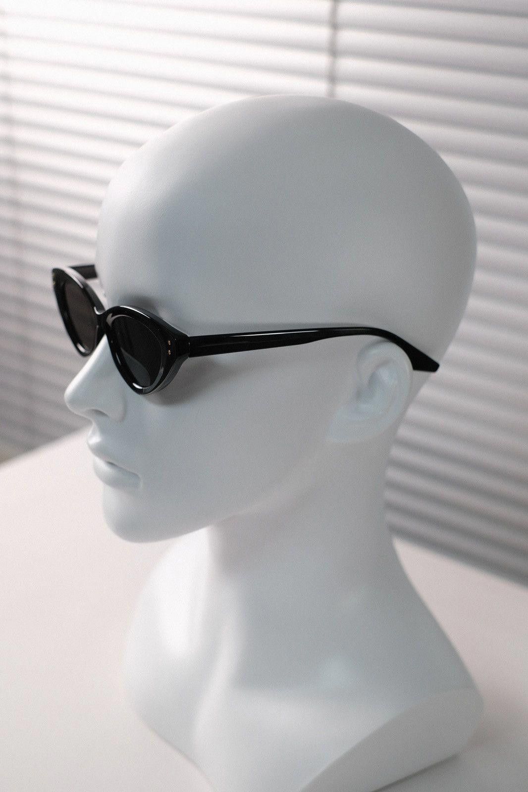 Japanese Brand Vintage Avant Garde Cat‘s Eye Sunglasses Black Unisex OS Size ONE SIZE - 3 Thumbnail