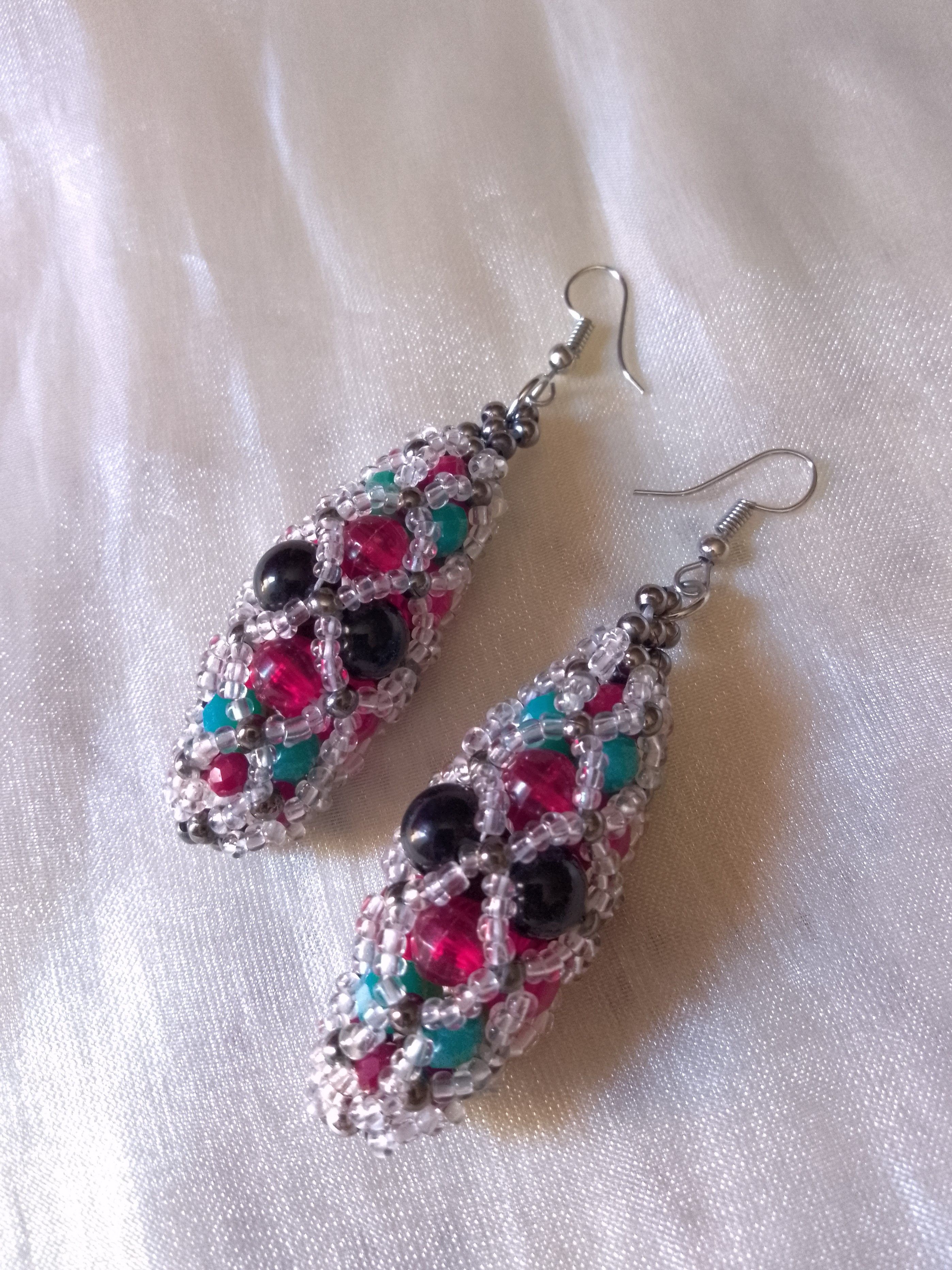 Handmade Earrings Vintage Pearls Black Red Elegant/Alternative Size ONE SIZE - 1 Thumbnail