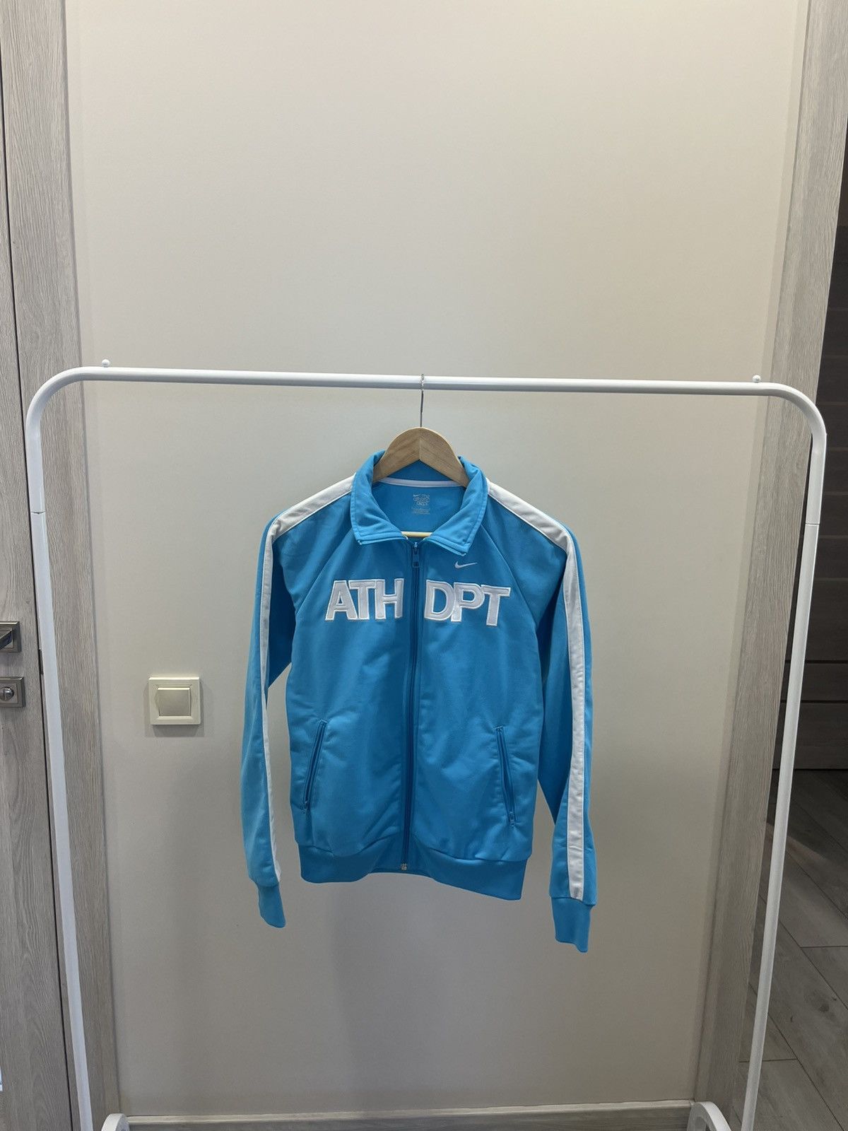 Nike Vintage 90s “Nike Athletic Dept.” Distressed Hoodie Y2K Size M / US 6-8 / IT 42-44 - 1 Thumbnail