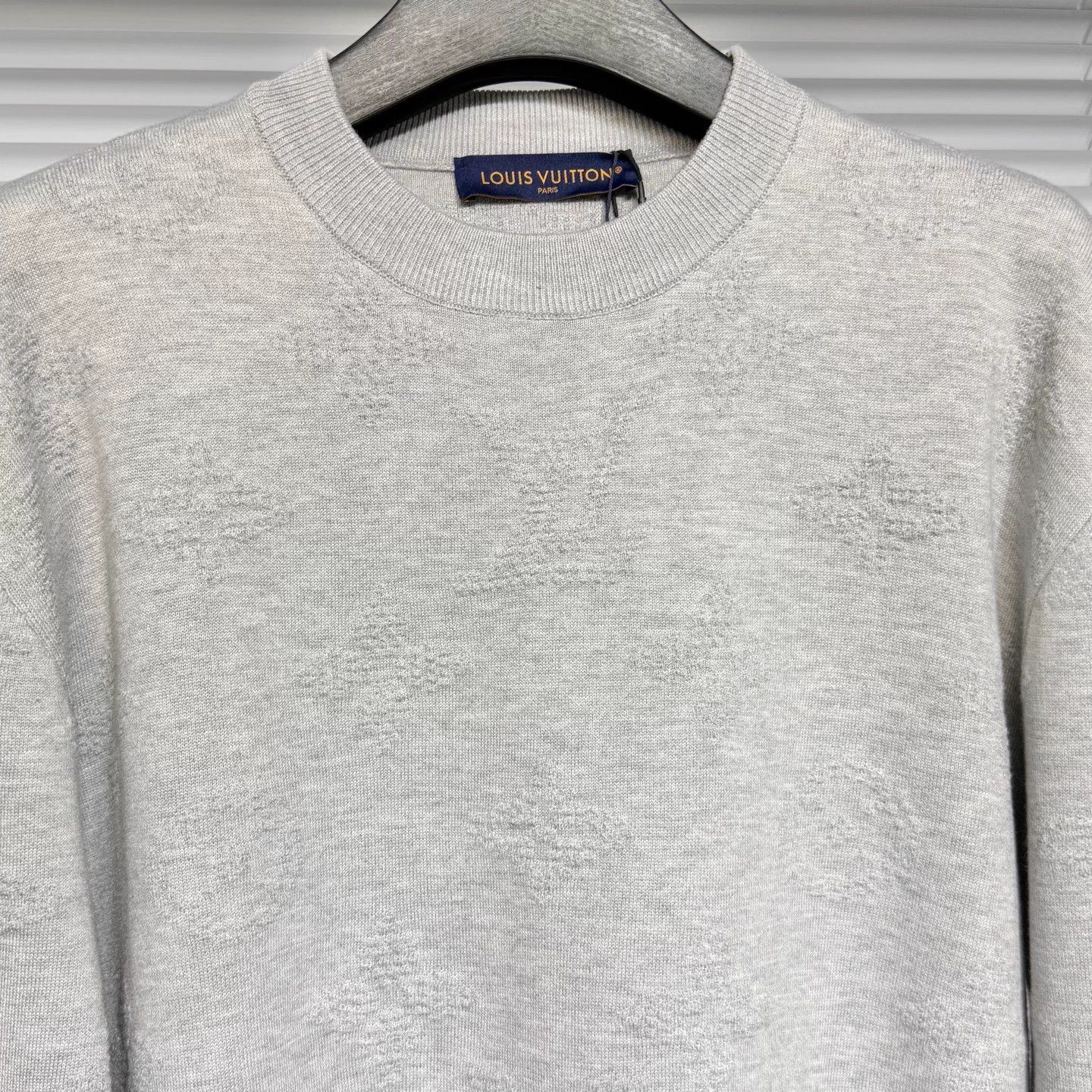 Louis Vuitton LV SS26 Gray 3D Embossed Logo Knit Sweater XL Size US XL / EU 56 / 4 - 3 Thumbnail