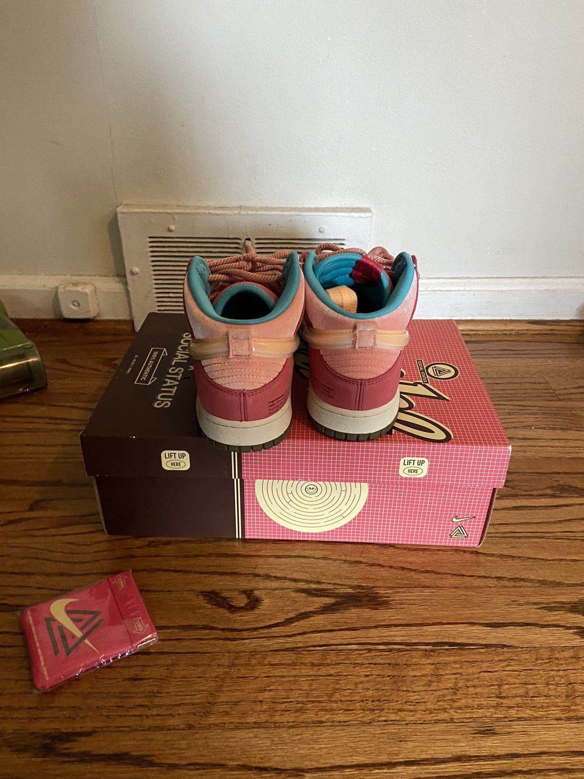 Nike Nike Dunk Social Status Strawberry Milk Size US 9.5 / EU 42-43 - 2 Thumbnail