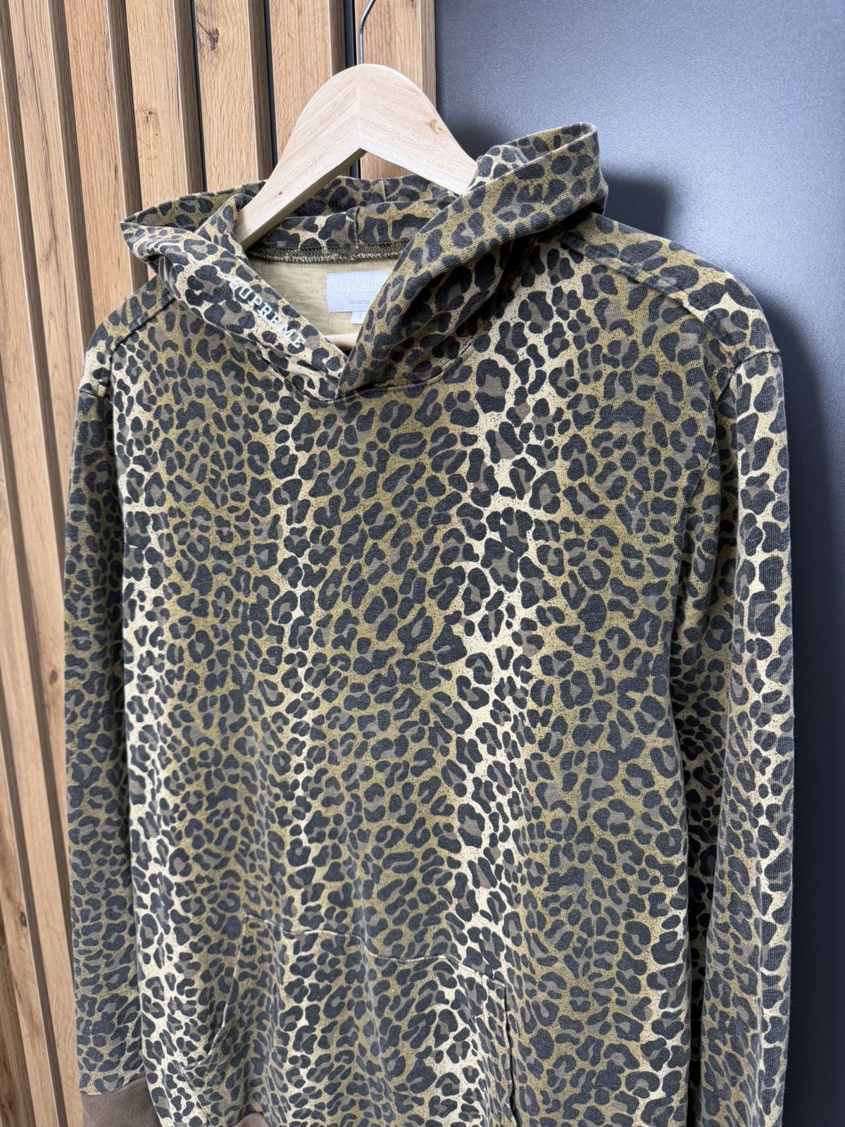 Supreme Supreme Leopard Print Hoodie Pullover Size L Size US L / EU 52-54 / 3 - 6 Thumbnail