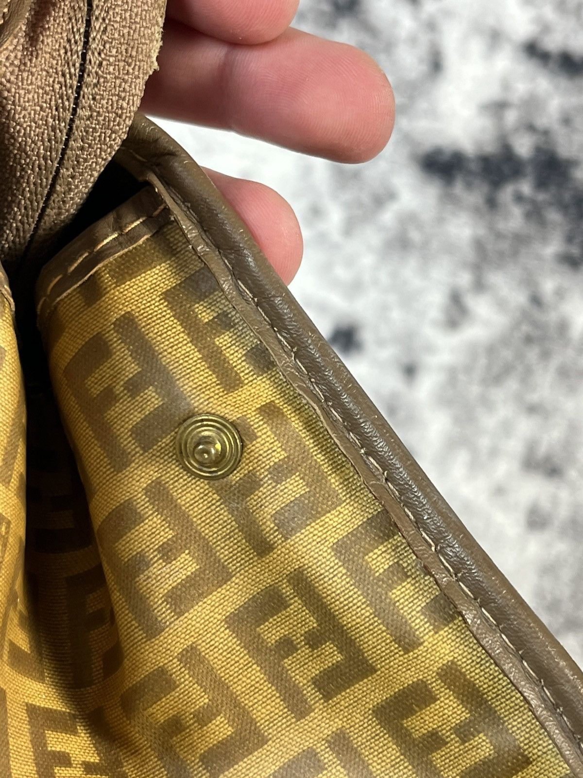 Fendi Vintage Fendi Zucca Monogram Leather Clutch Made In Italy Size ONE SIZE - 13 Thumbnail