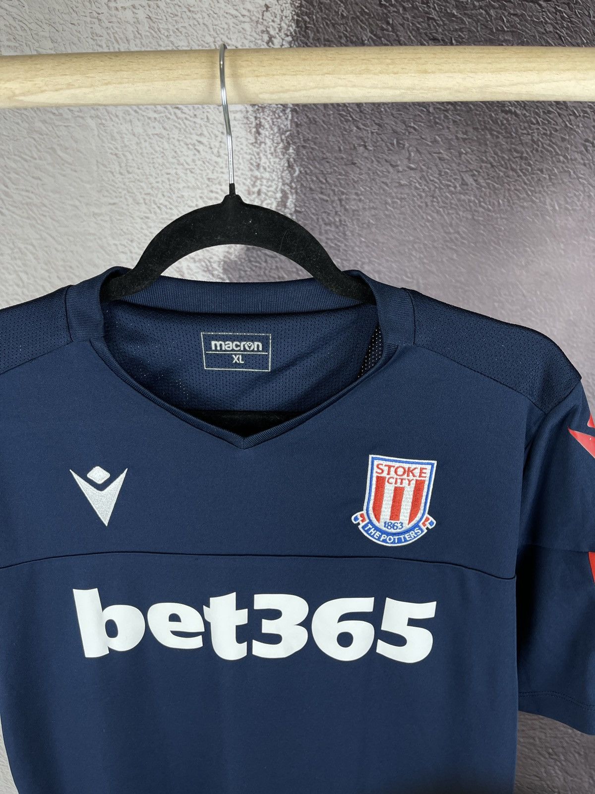 Macron STOKE CITY FOOTBALL SHIRT JERSEY TRAINING MACRON Size US XL / EU 56 / 4 - 6 Thumbnail