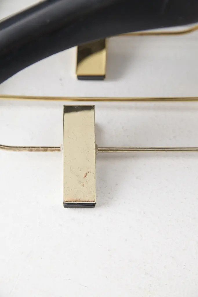 Louis Vuitton Lot of 4 wood Louis Vuitton hangers Size ONE SIZE - 5 Thumbnail