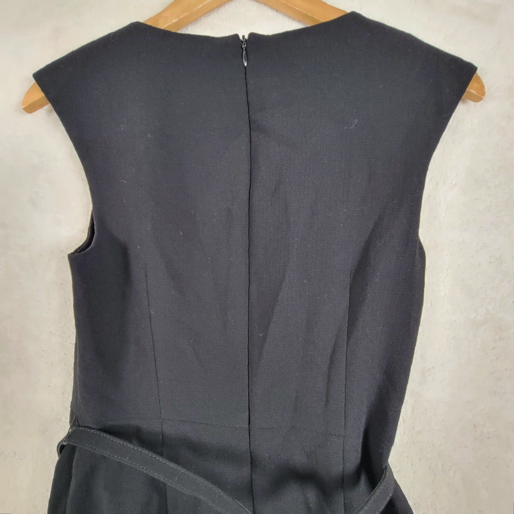 Trina Turk VINTAGE Trina Turk Sheath Dress Women 4 Black Ponte Knit Sleeveless Round Neck Zip Knee Length Wrangler? Size S / US 4 / IT 40 - 4 Thumbnail