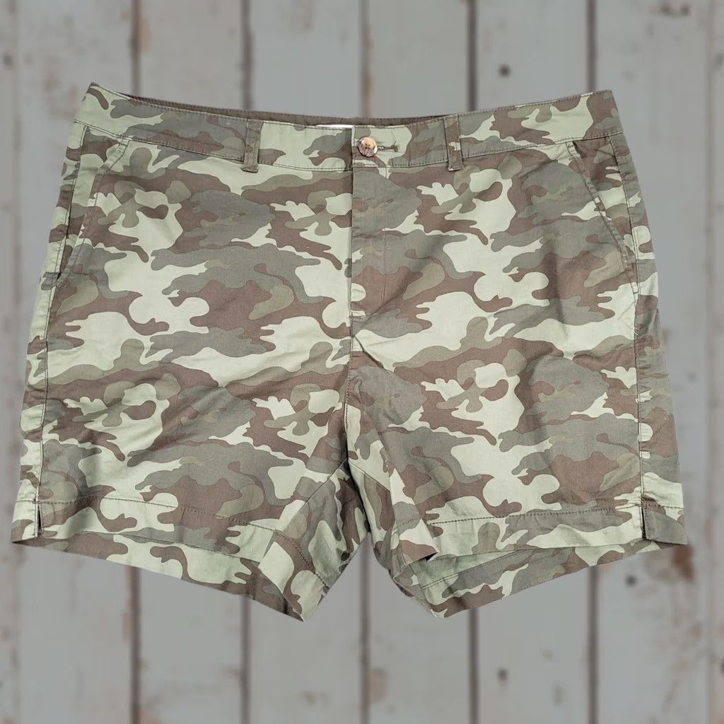 Old Navy Old Navy High Rise Camo Print Casual Shorts Size 18 Womens Size 40" / US 18 - 1 Thumbnail