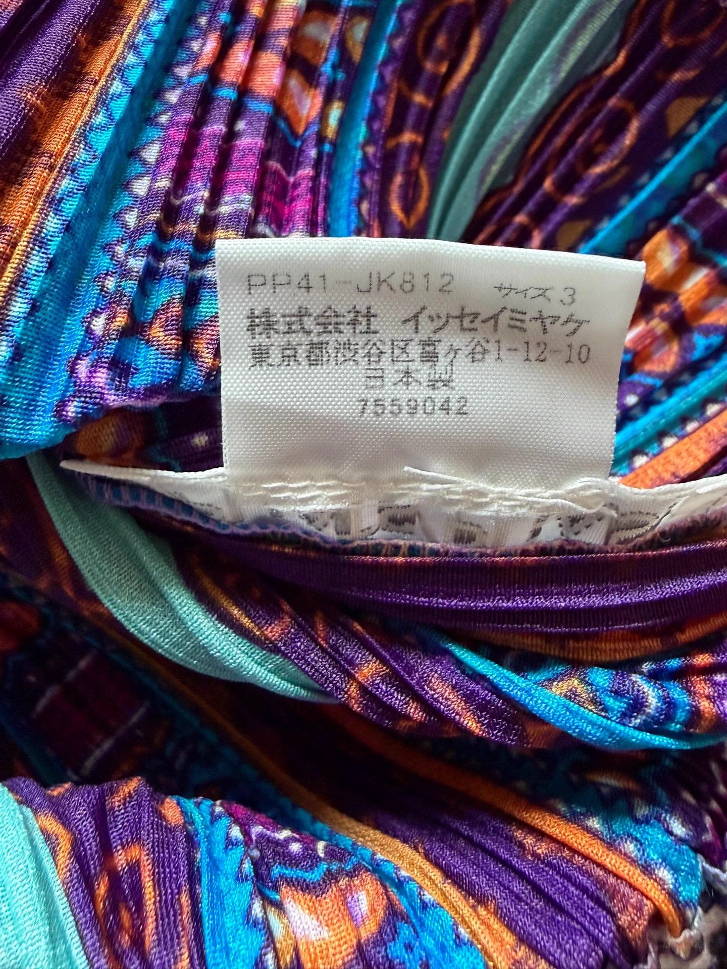 Issey Miyake PP Color Blocked Tribal V-neck 3/4Sleeve Top
