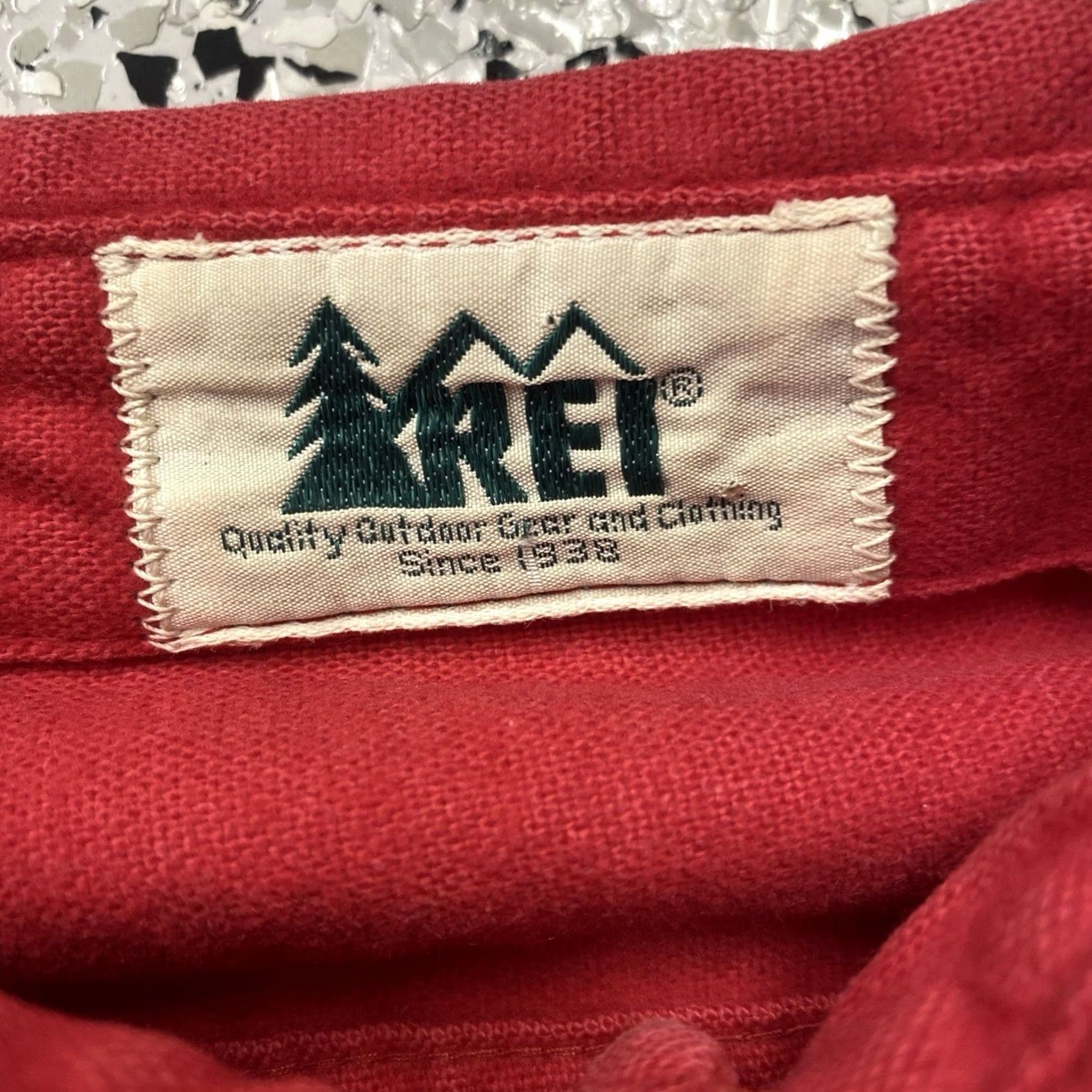 Vintage VINTAGE REI Shirt Mens Large Red Cotton Flannel Chamois Made in USA Fading Size US L / EU 52-54 / 3 - 5 Thumbnail
