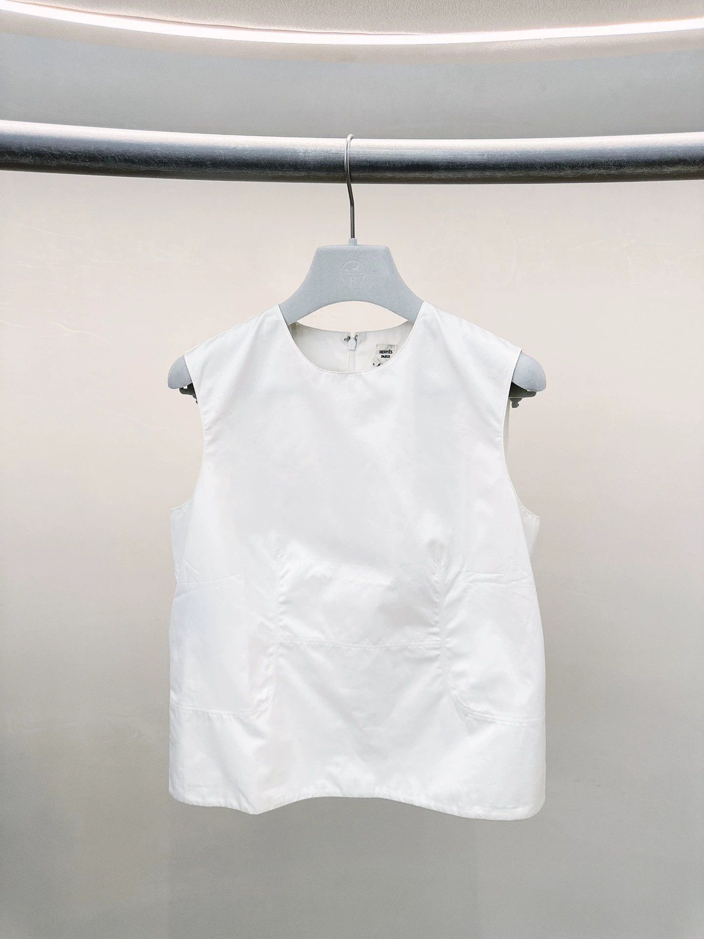 Hermes HERMES White Stored Sleeveless Top 34 Stained Size XS / US 0-2 / IT 36-38 - 1 Thumbnail